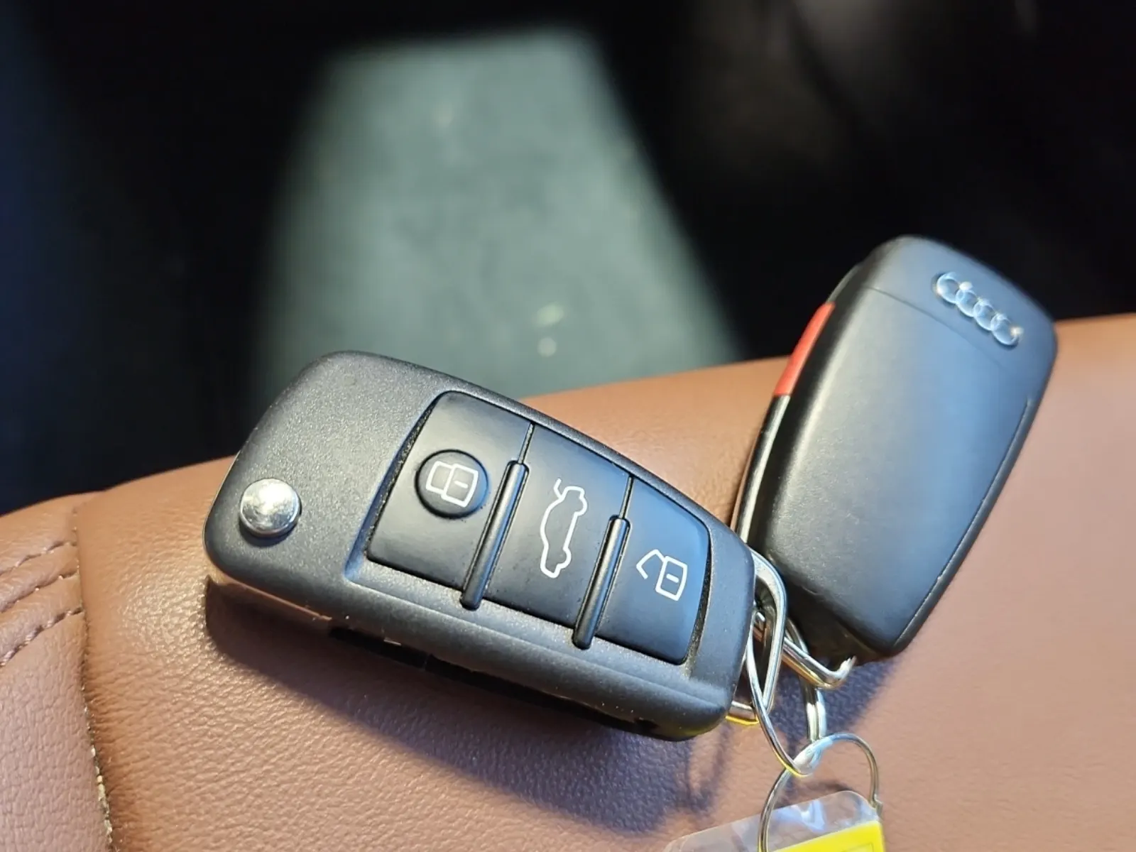 Keys/Fobs/Manual Photo