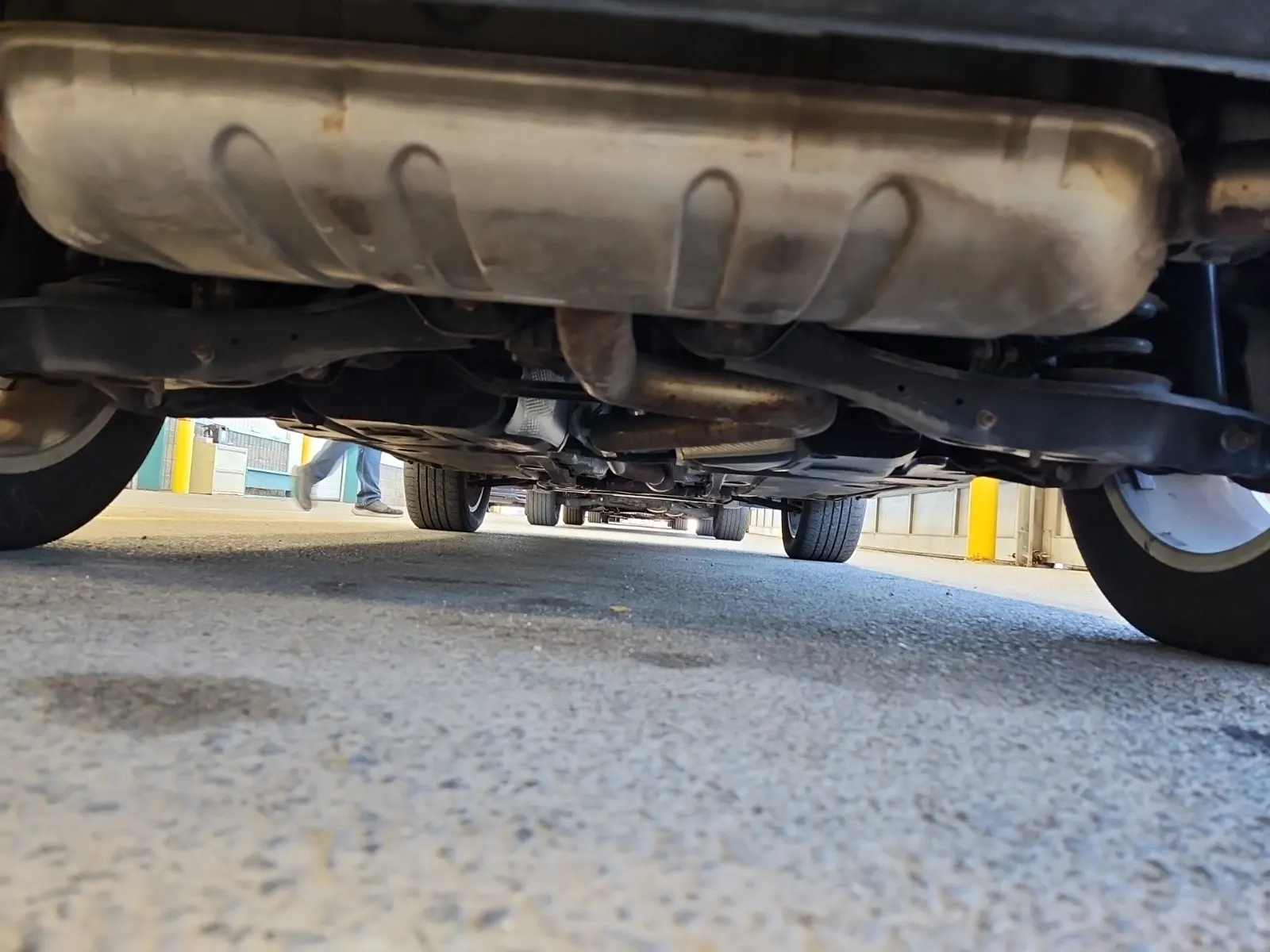 Undercarriage - Rear Photo