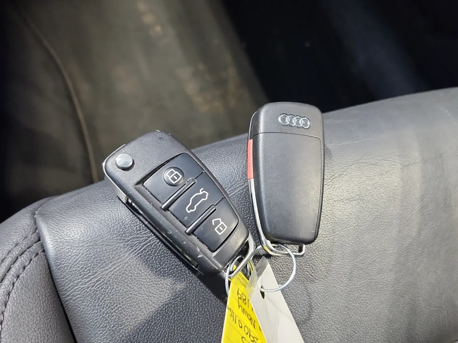 Keys/Fobs/Manual Photo