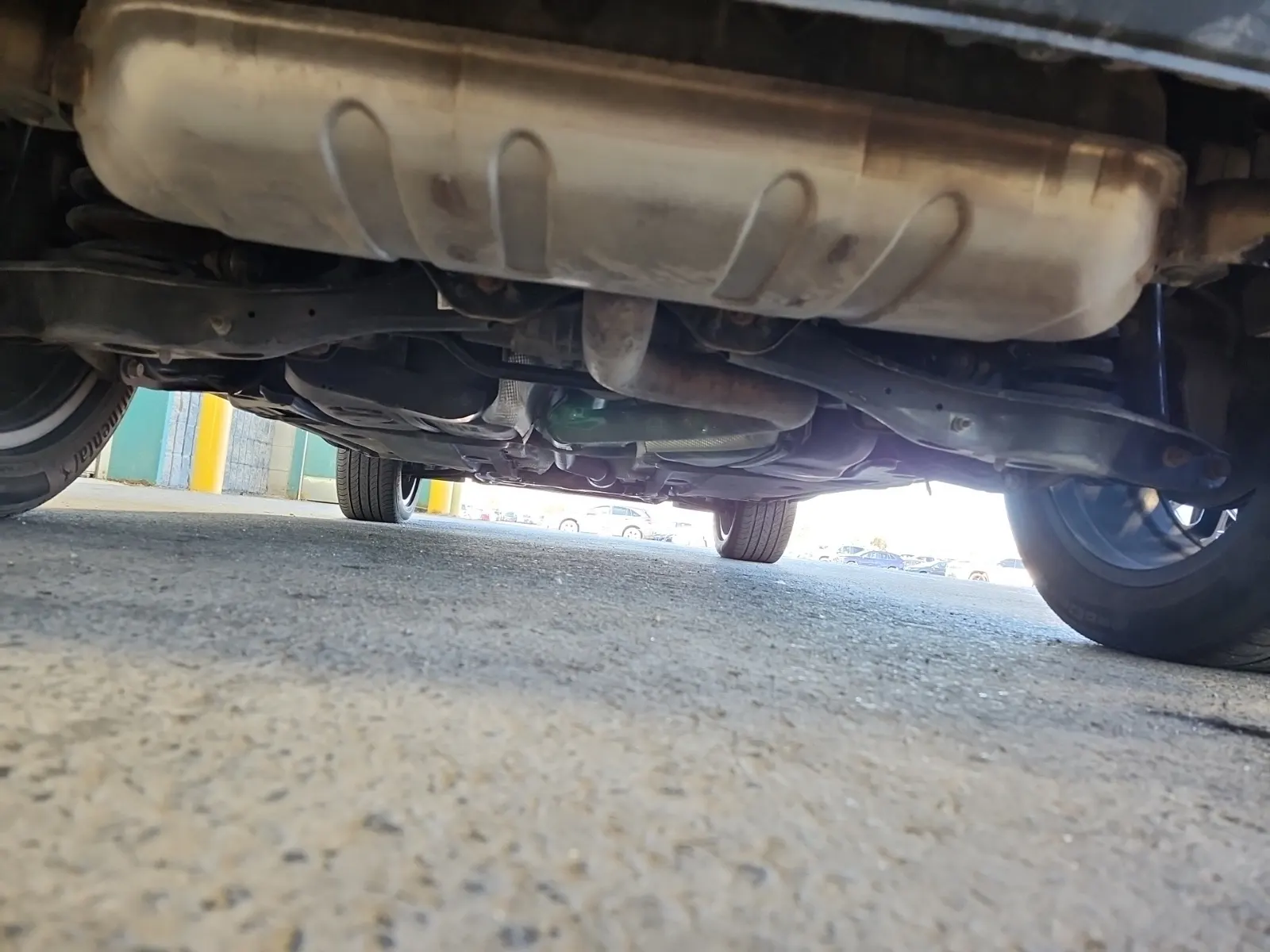 Undercarriage - Rear Photo