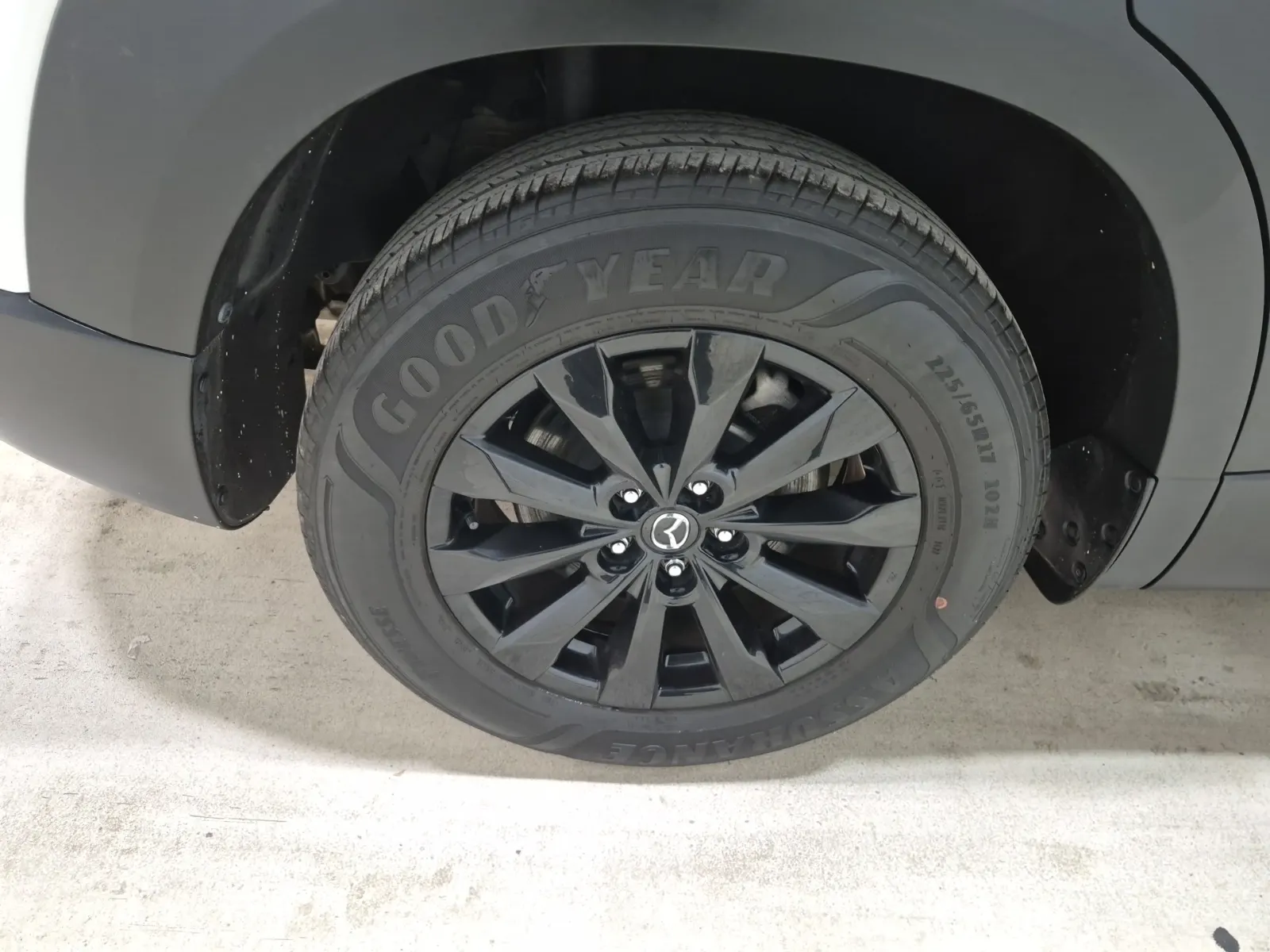 Right Rear Wheel/Tire Photo