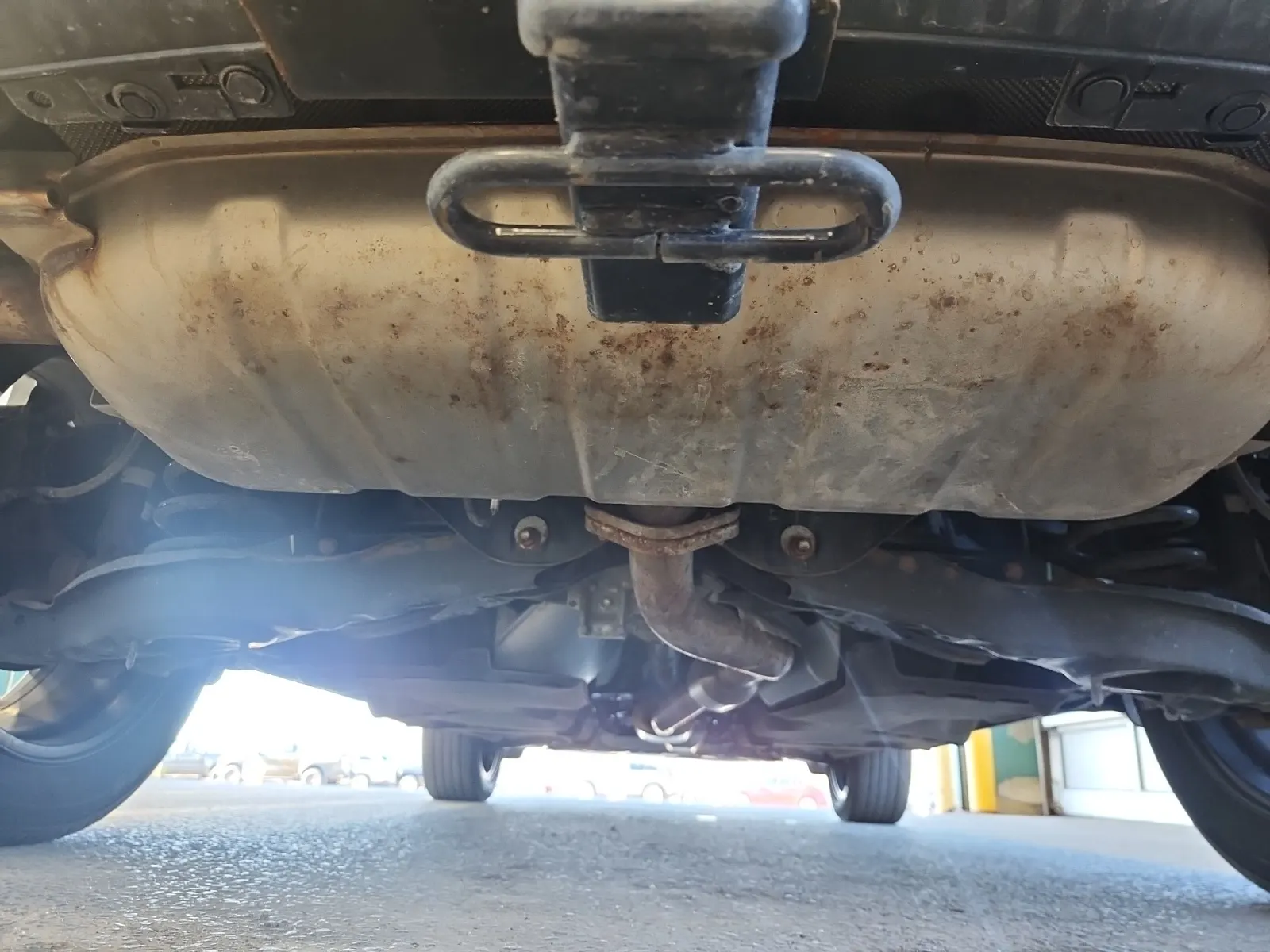 Undercarriage - Rear Photo