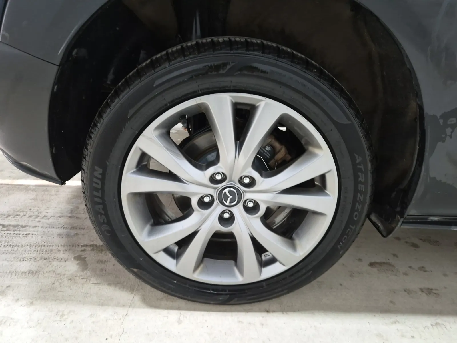 Right Rear Wheel/Tire Photo