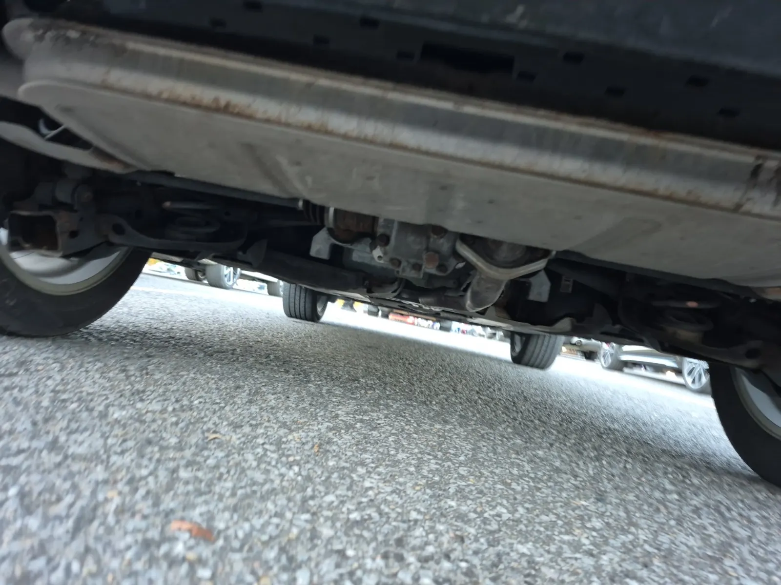Undercarriage - Rear Photo