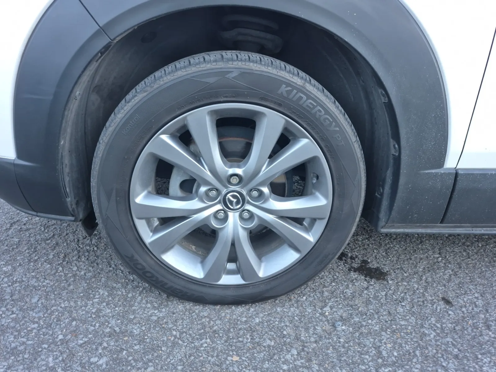 Front driver wheel/tire photo