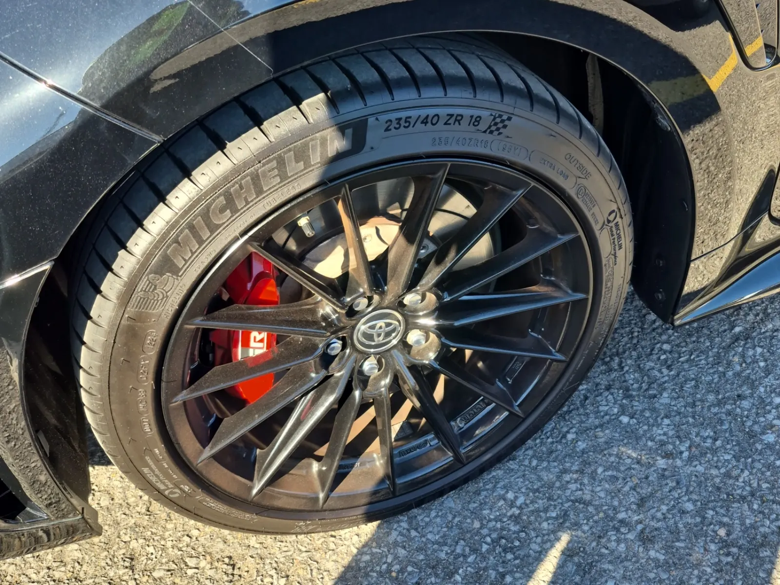 Front driver wheel/tire photo