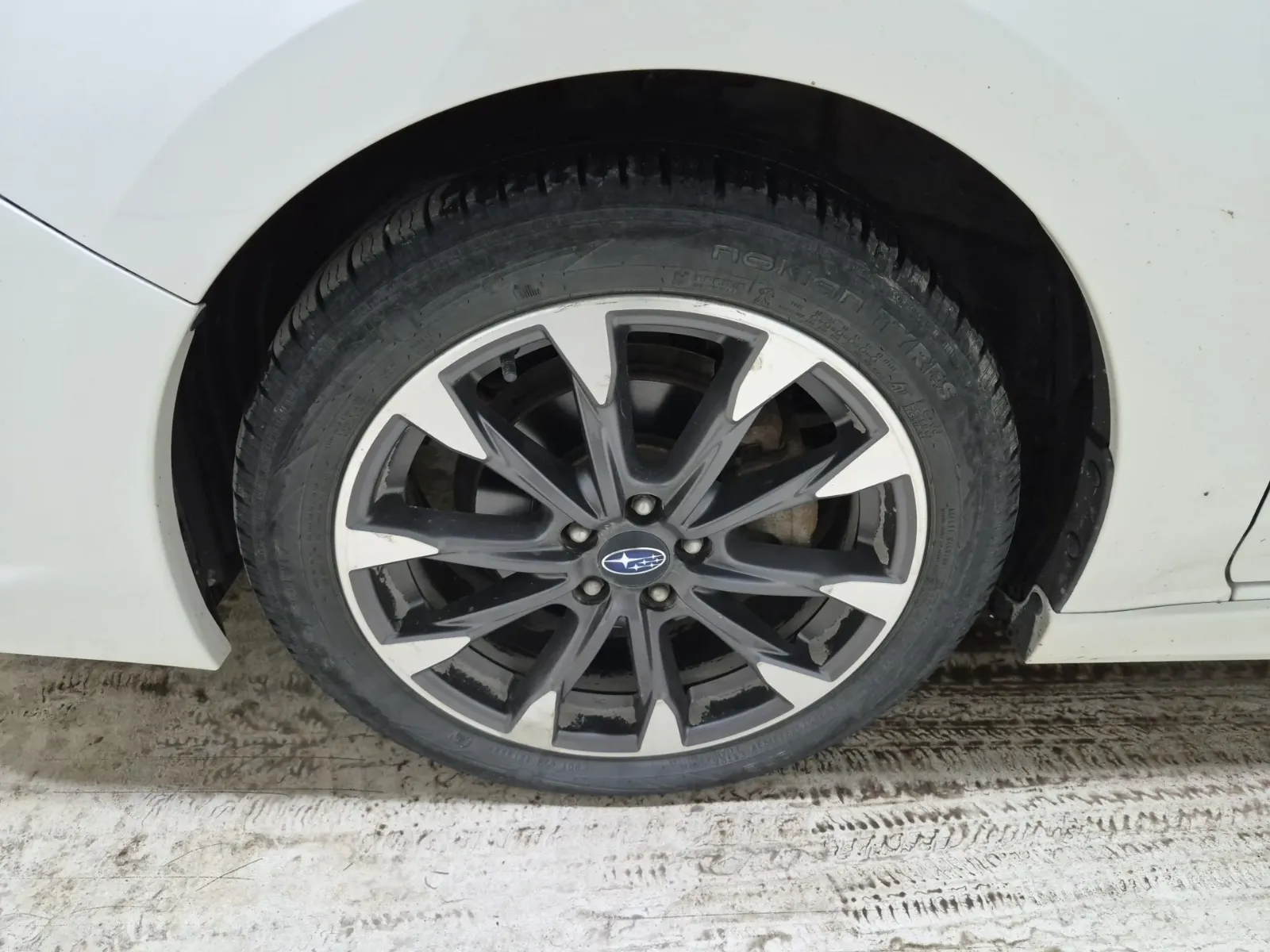 Front driver wheel/tire photo