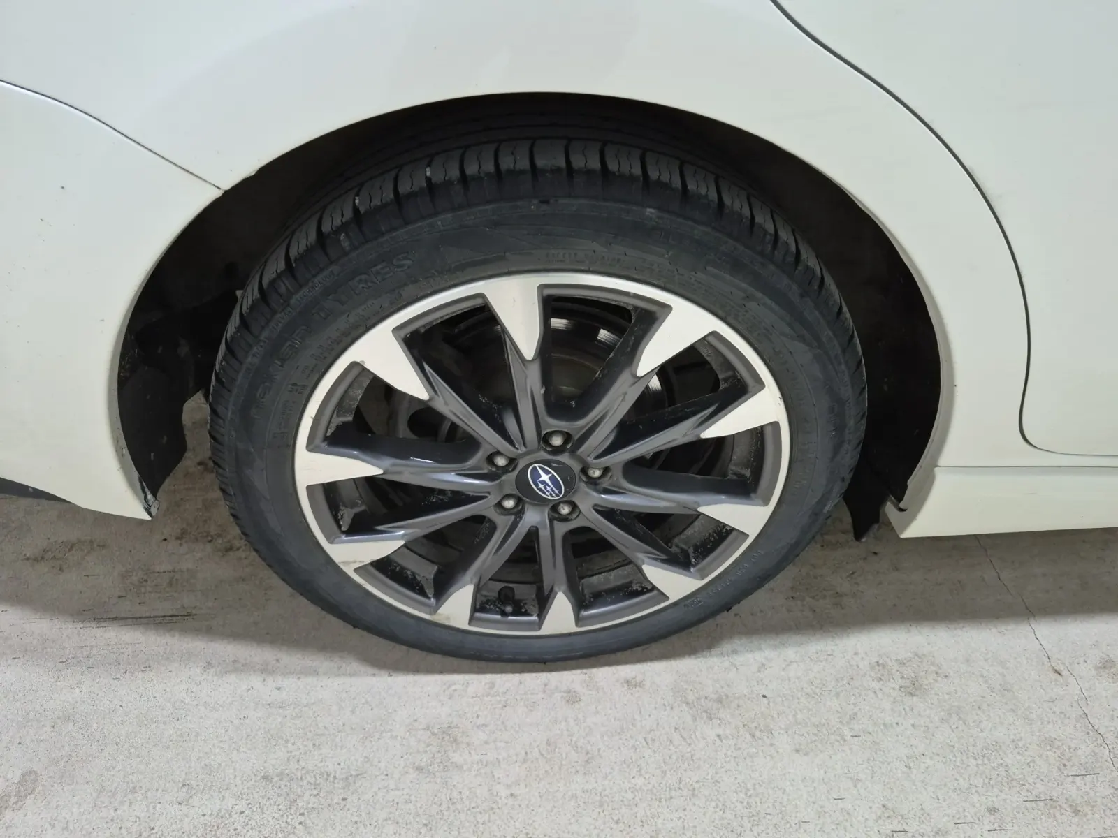 Right Rear Wheel/Tire Photo