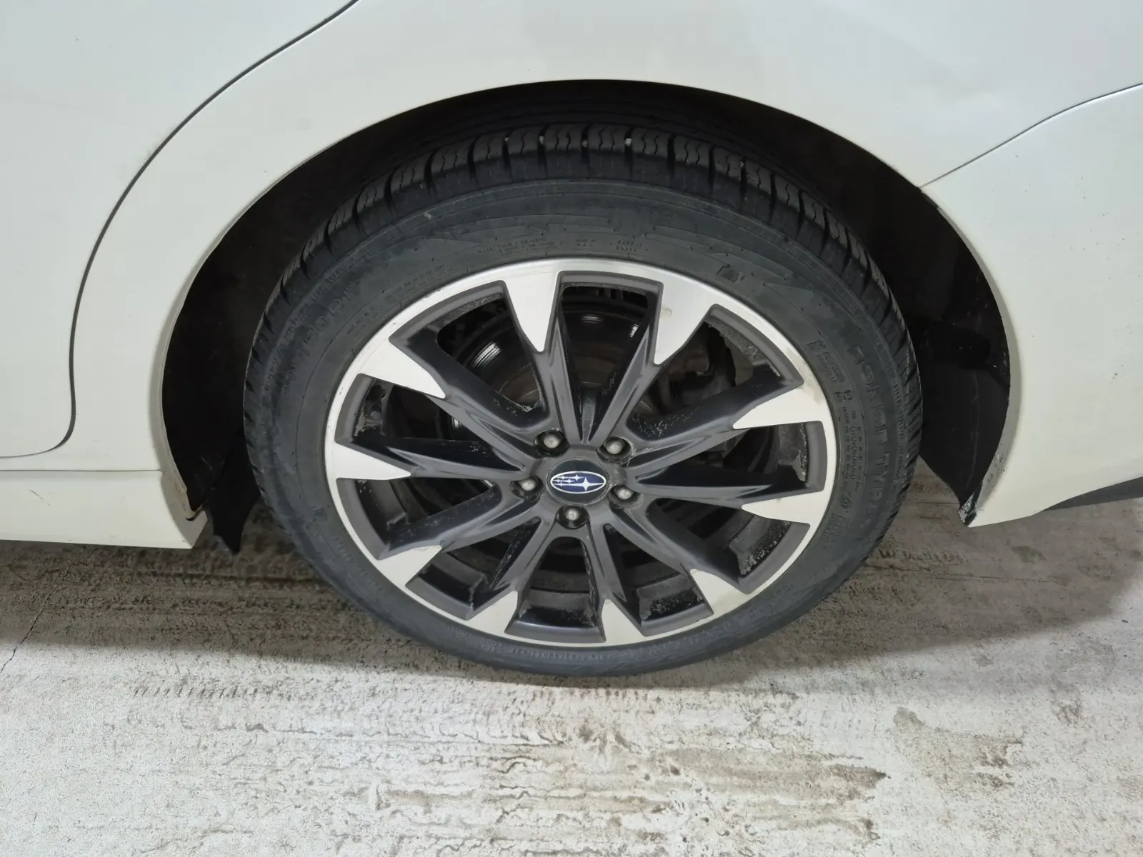 Left Rear Wheel/Tire Photo