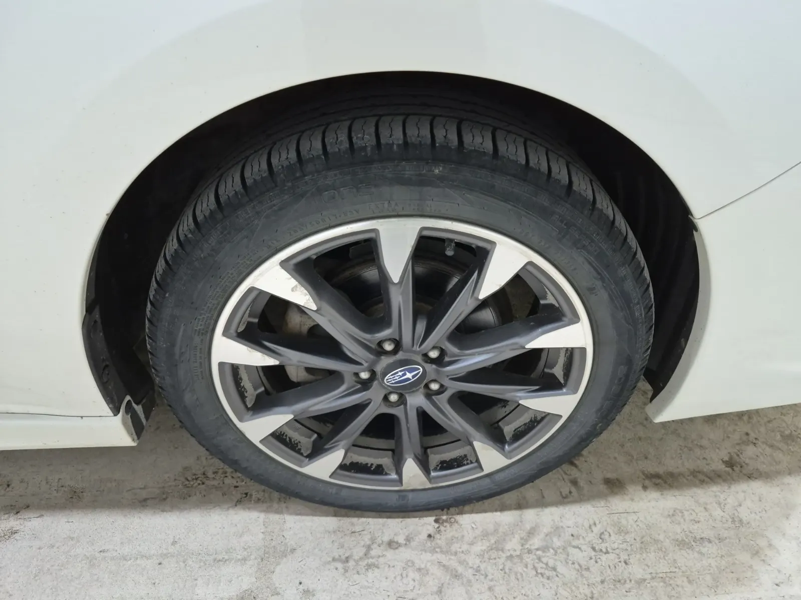 Right Front Wheel/Tire Photo