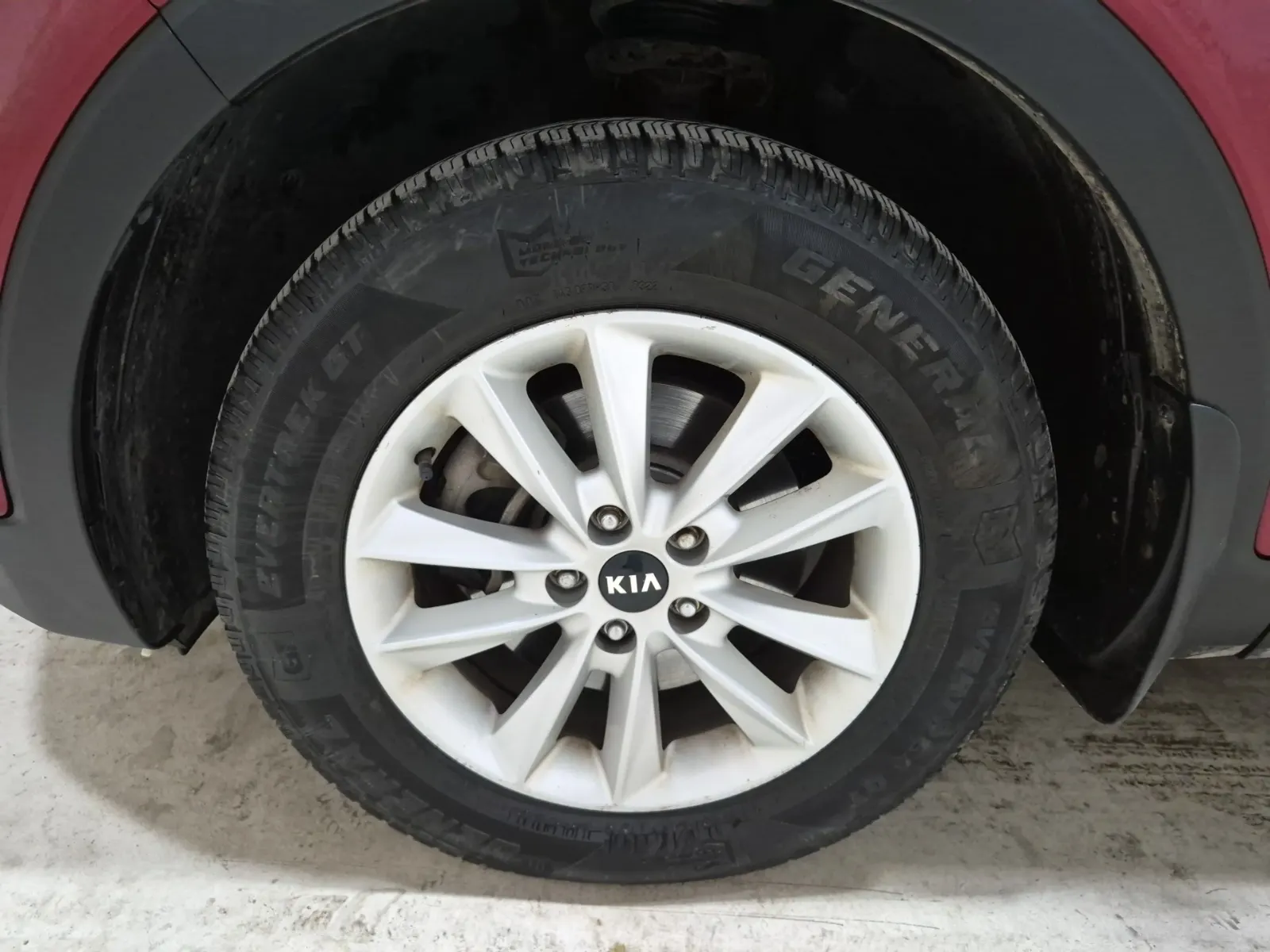 Front driver wheel/tire photo