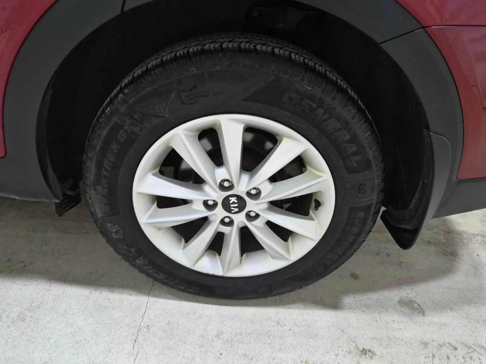 Left Rear Wheel/Tire Photo