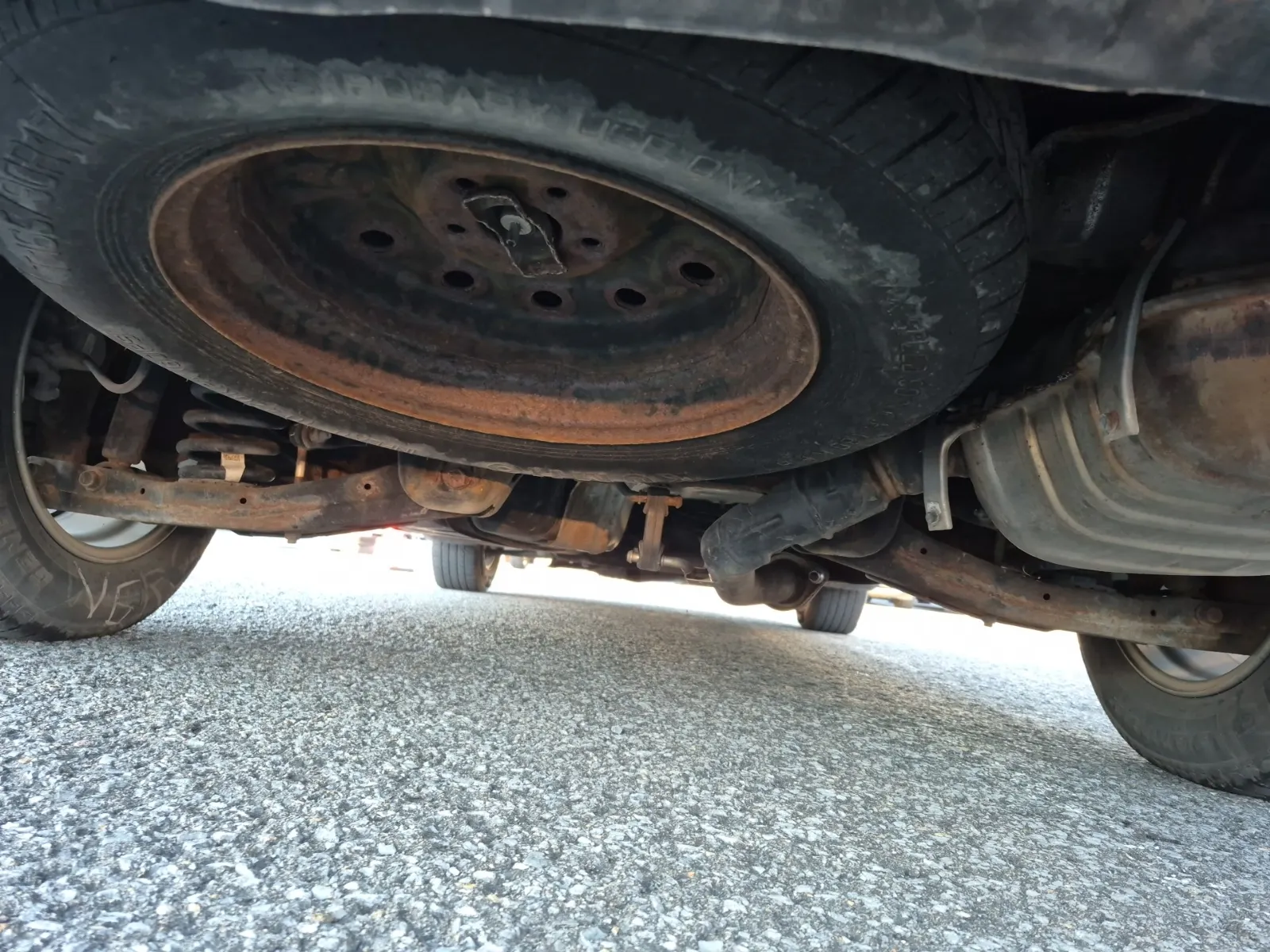 Undercarriage - Rear Photo