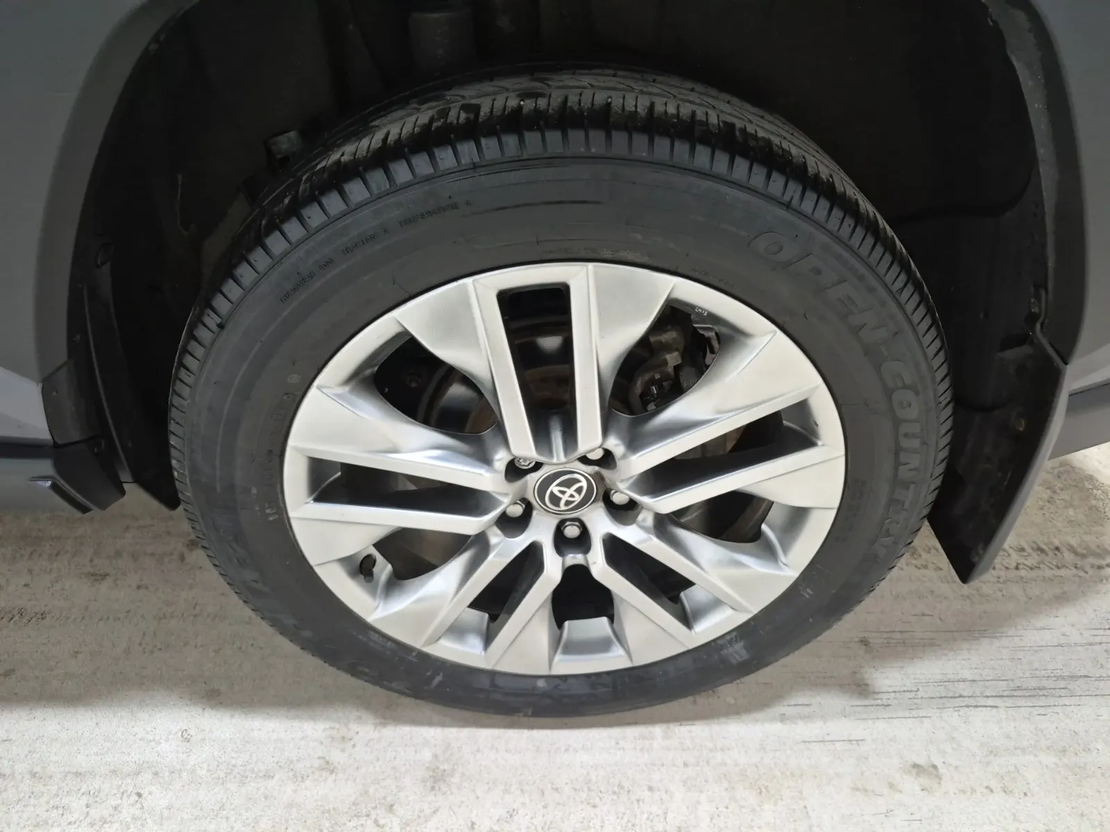 Left Rear Wheel/Tire Photo