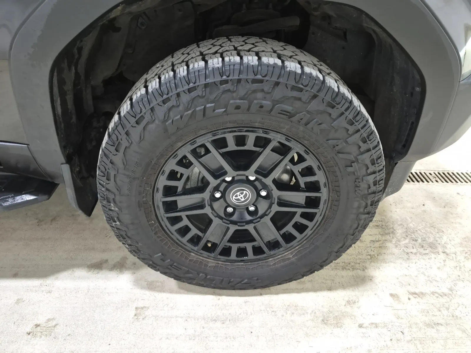 Right Front Wheel/Tire Photo
