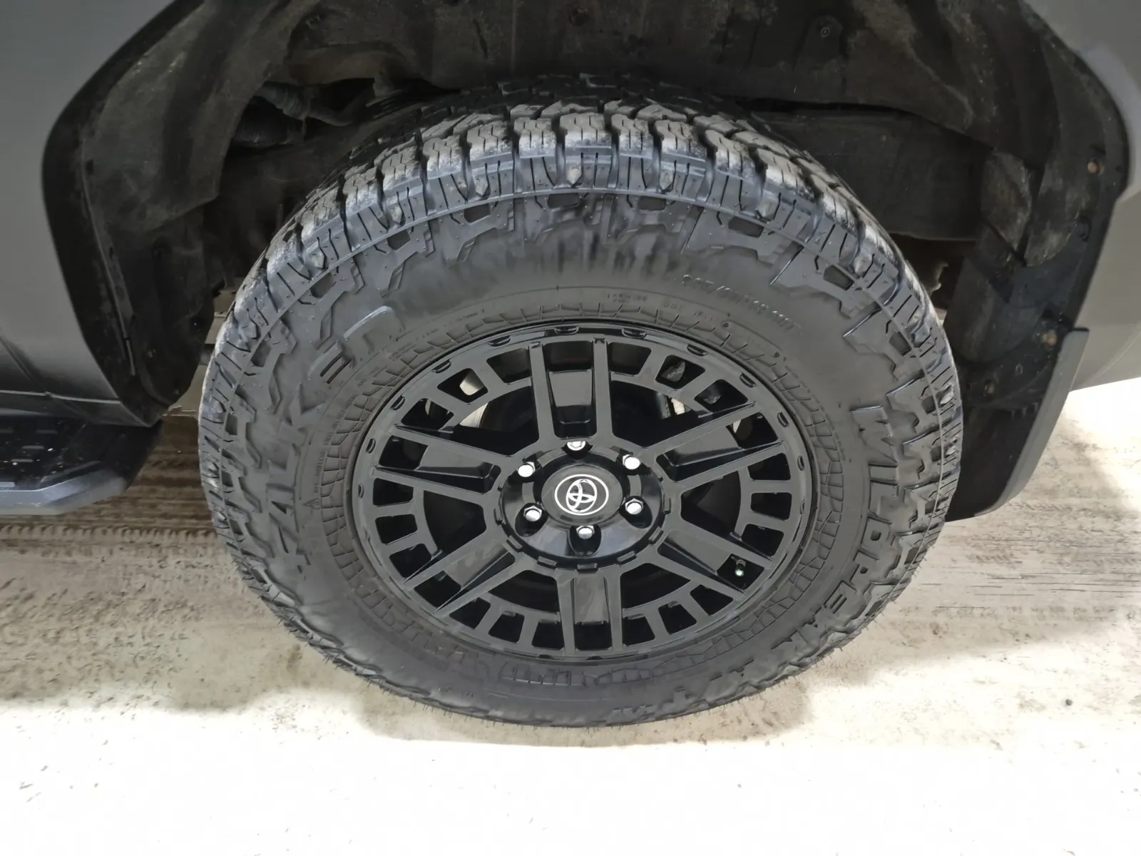 Left Rear Wheel/Tire Photo