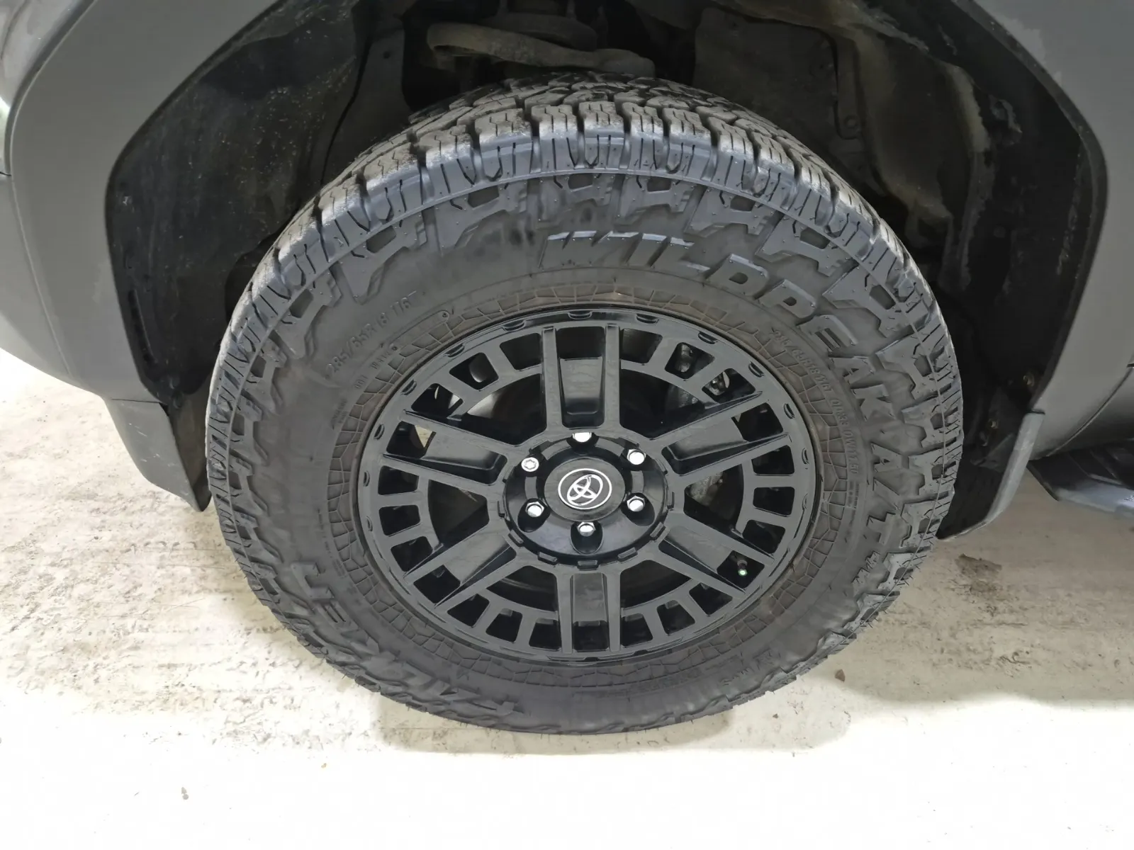 Front driver wheel/tire photo