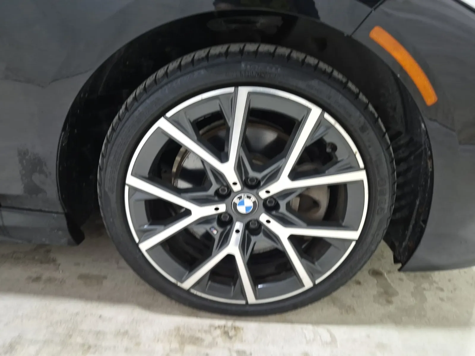 Right Front Wheel/Tire Photo