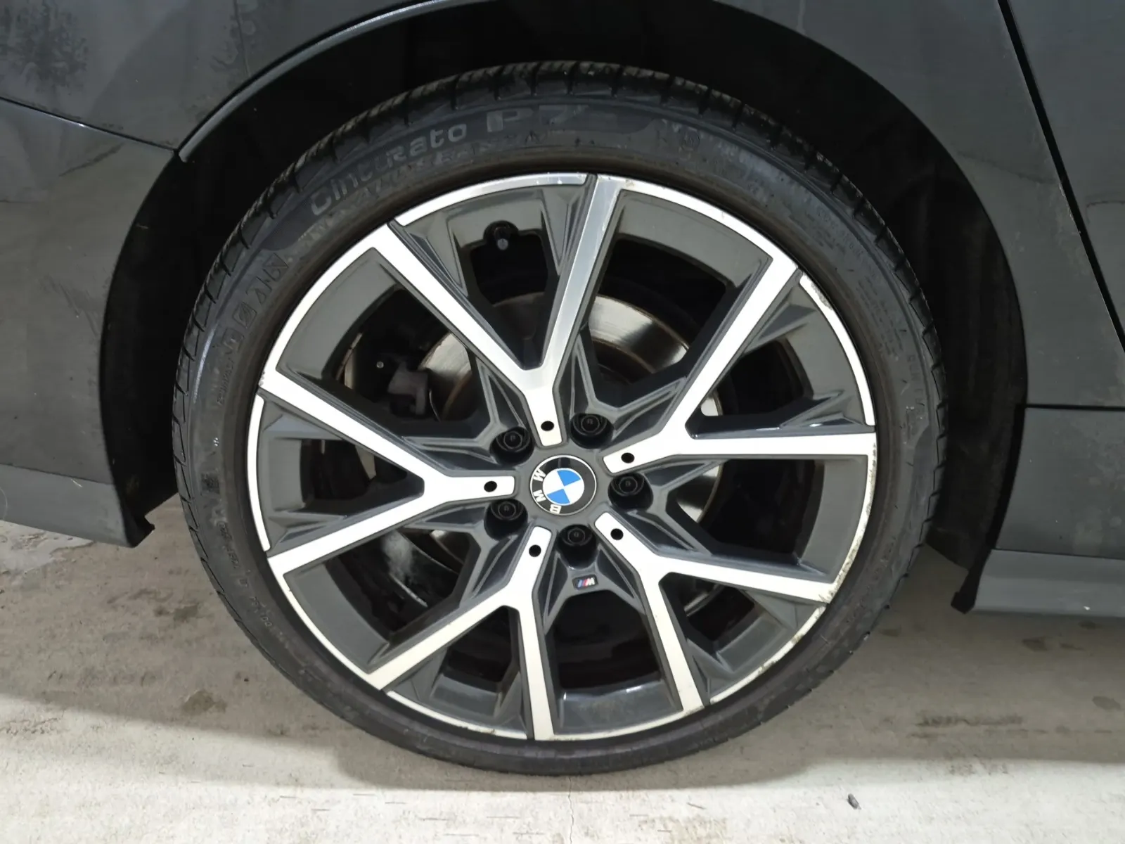 Right Rear Wheel/Tire Photo
