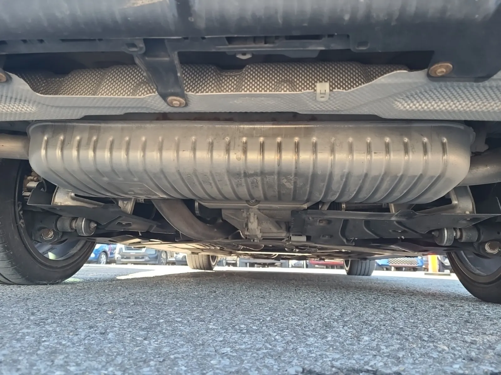 Undercarriage - Rear Photo