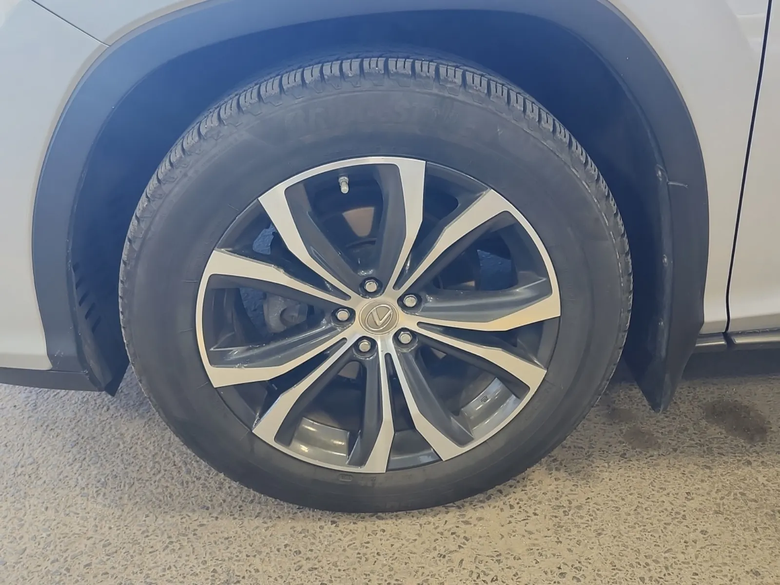Front driver wheel/tire photo
