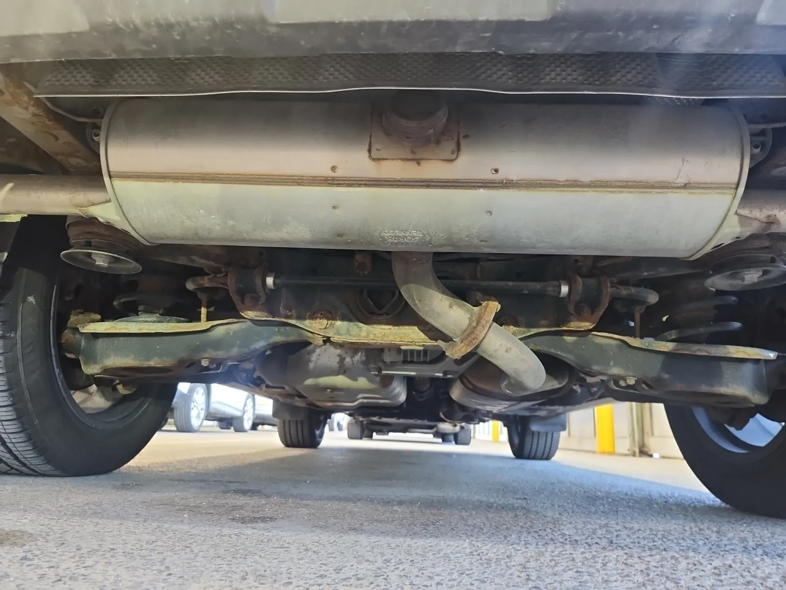 Undercarriage - Rear Photo