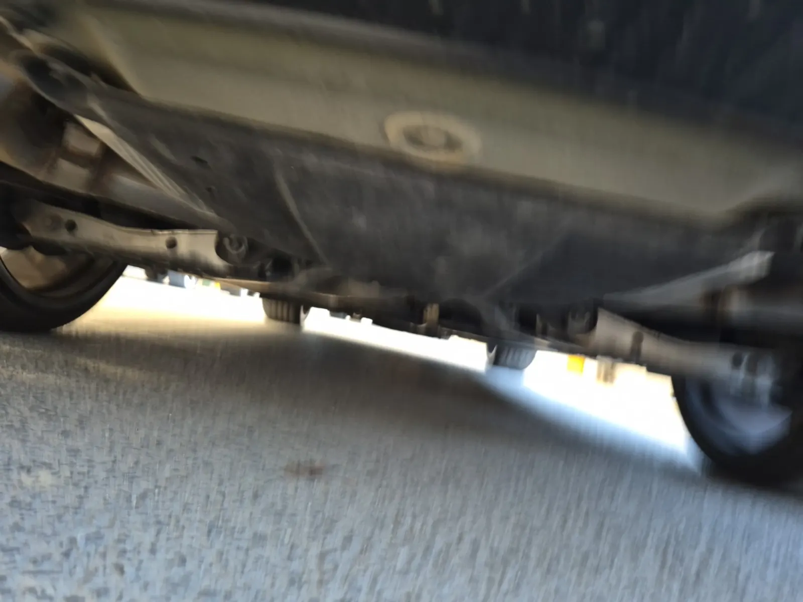 Undercarriage - Rear Photo