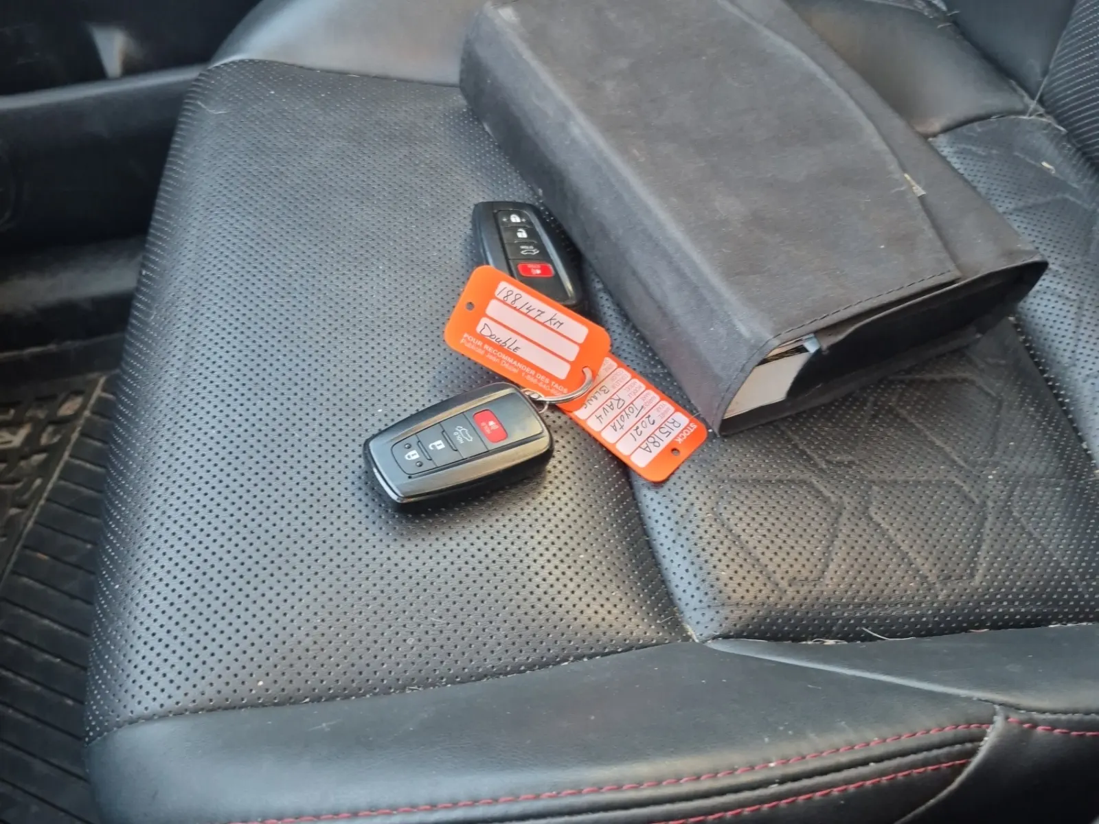 Keys/Fobs/Manual Photo