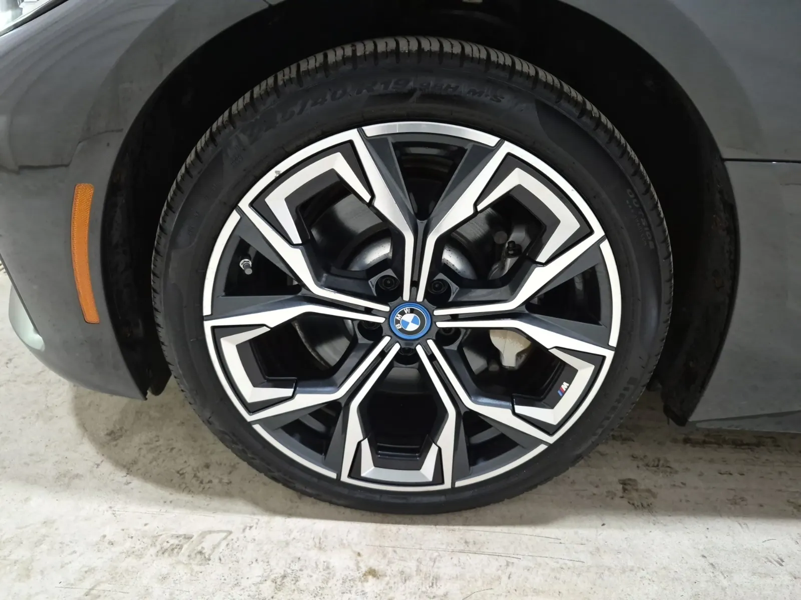 Front driver wheel/tire photo