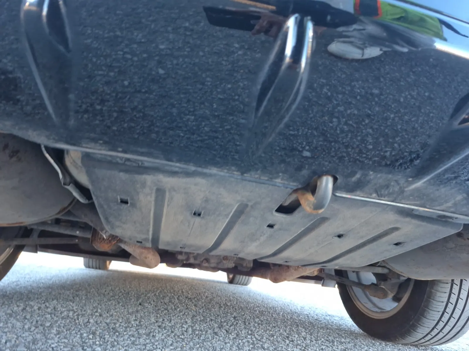 Undercarriage - Rear Photo