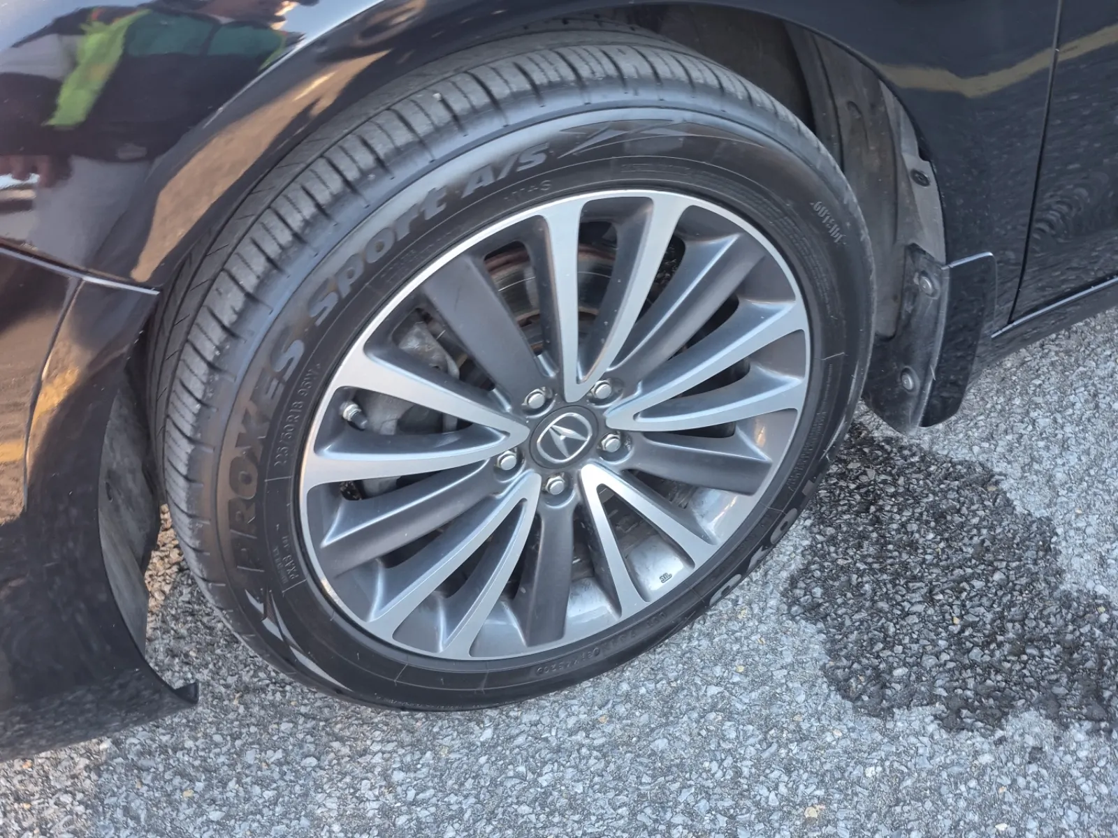 Front driver wheel/tire photo