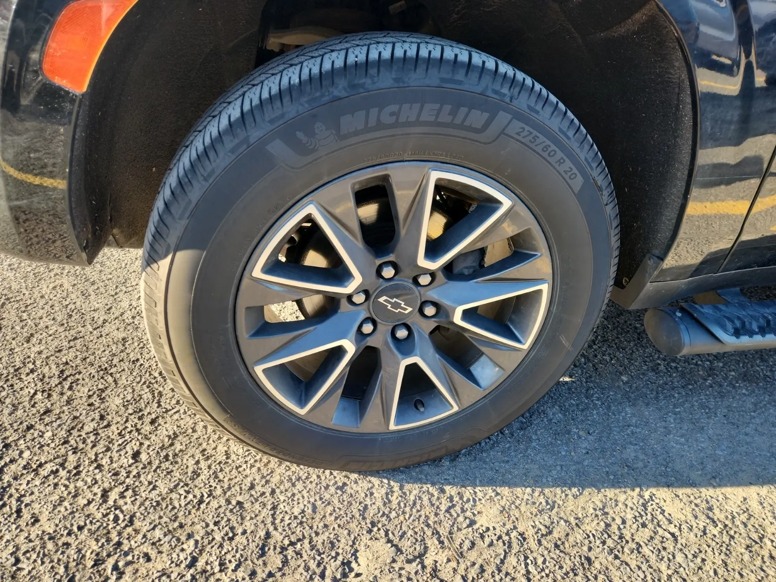 Front driver wheel/tire photo