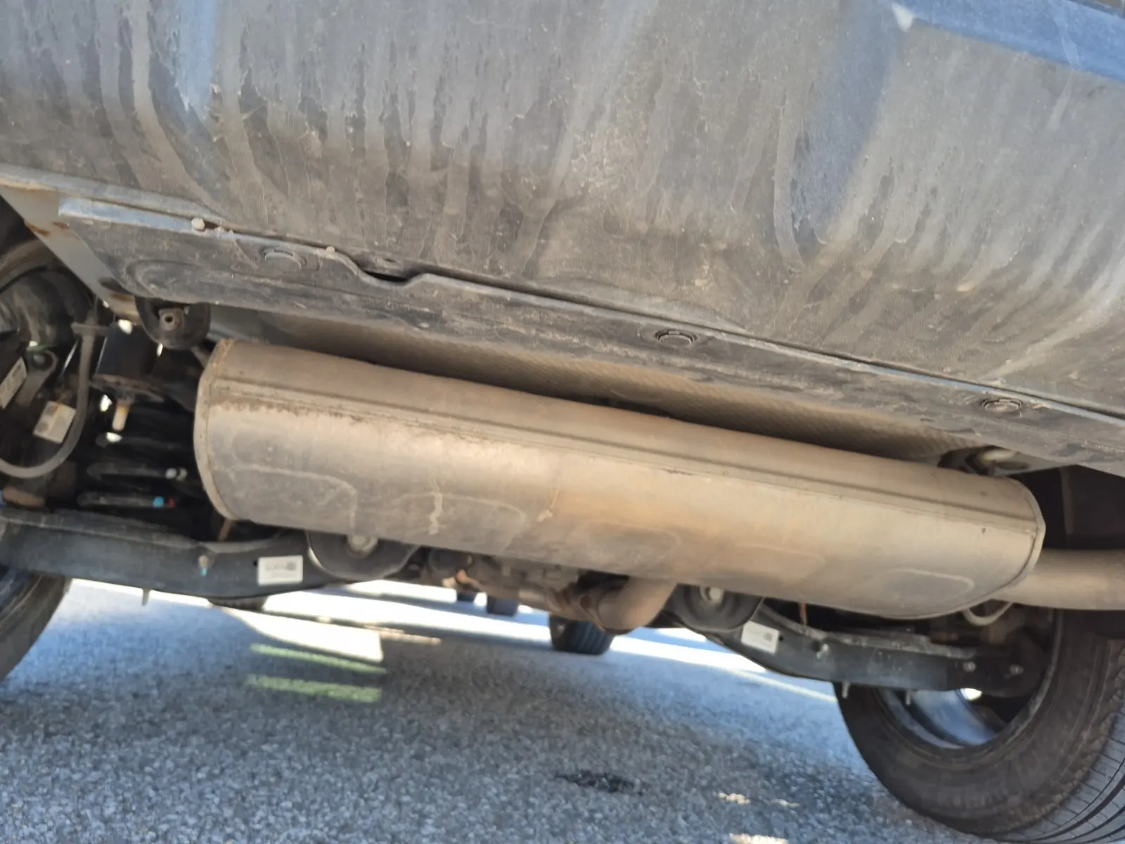 Undercarriage - Rear Photo