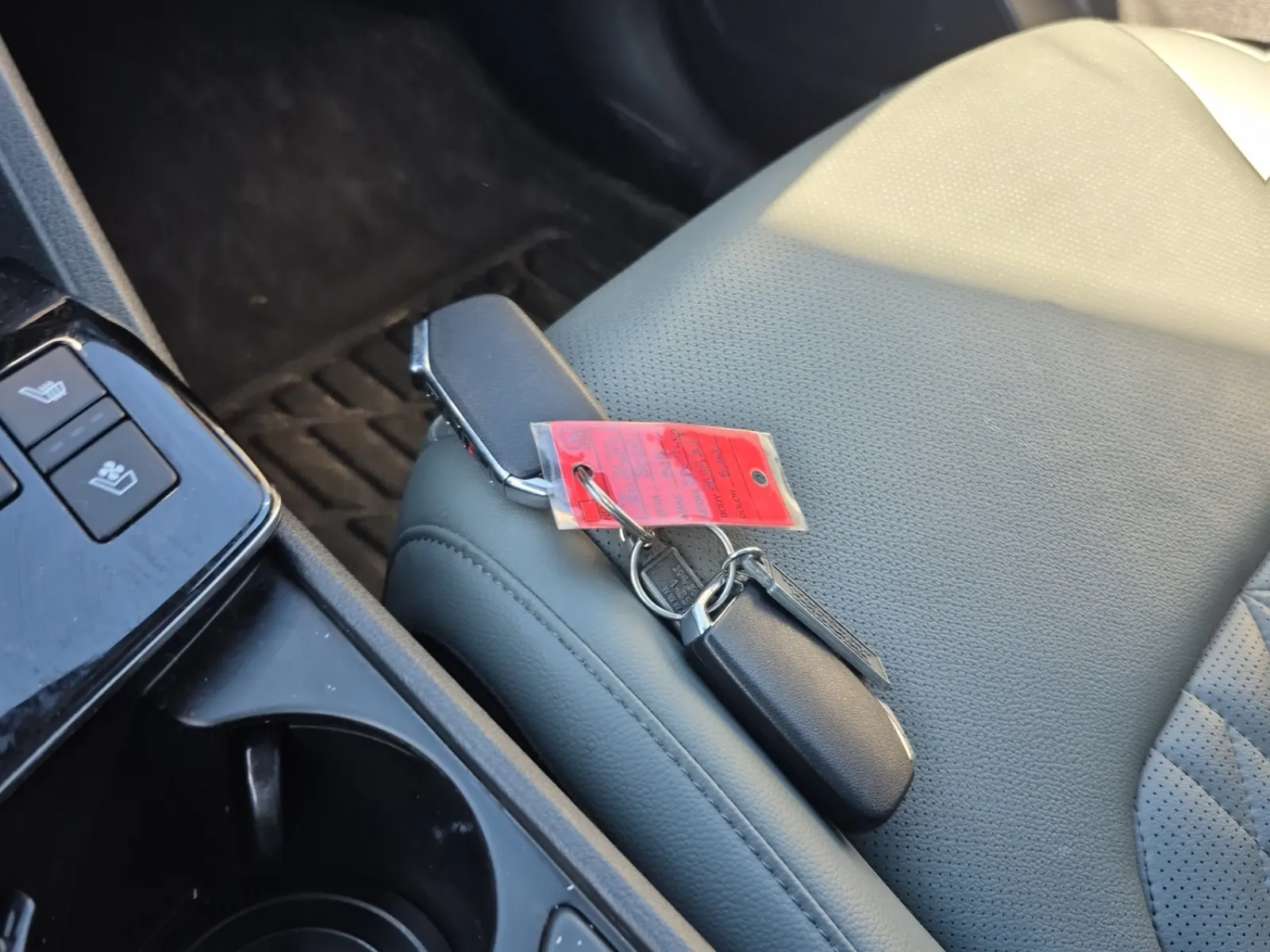 Keys/Fobs/Manual Photo