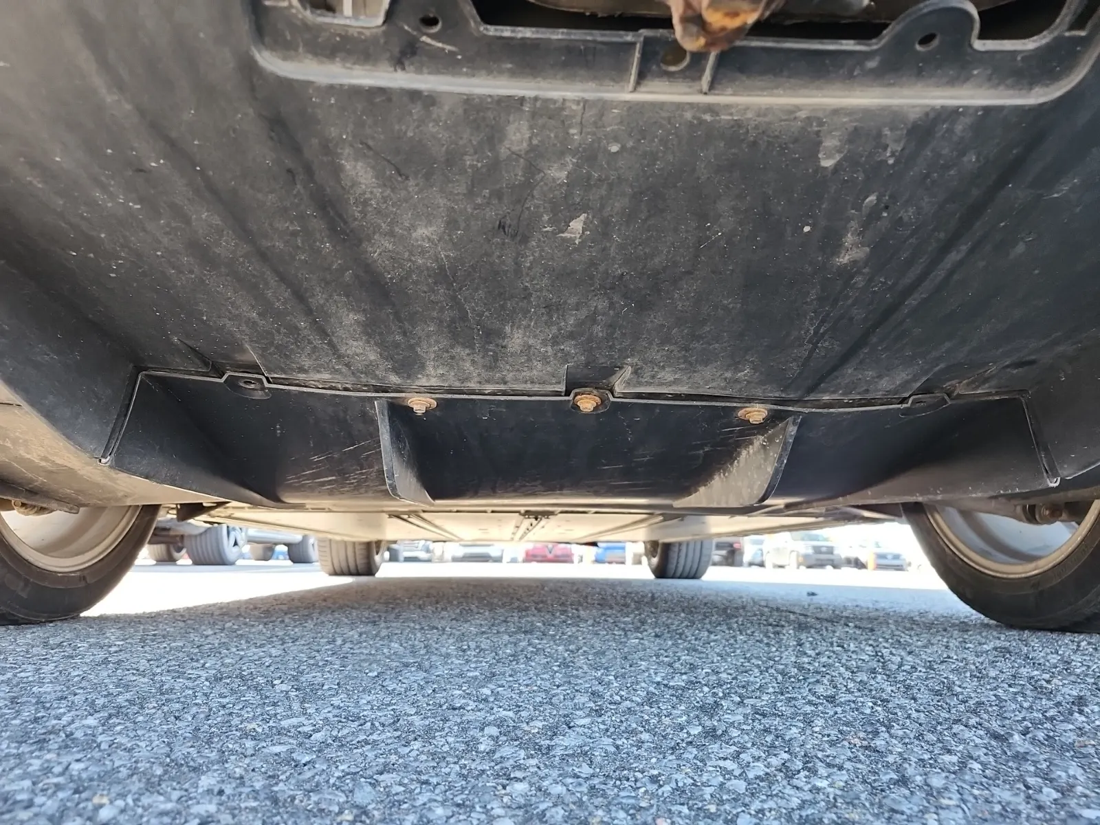 Undercarriage - Rear Photo