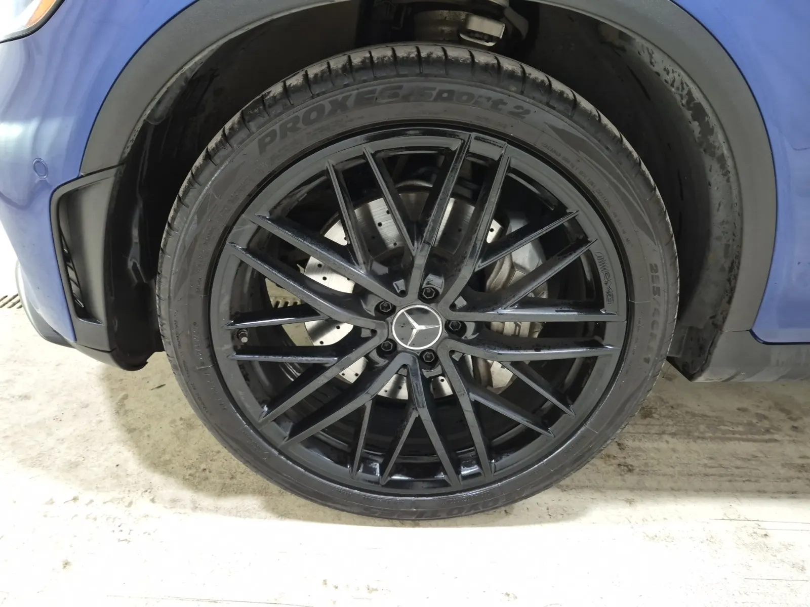 Front driver wheel/tire photo