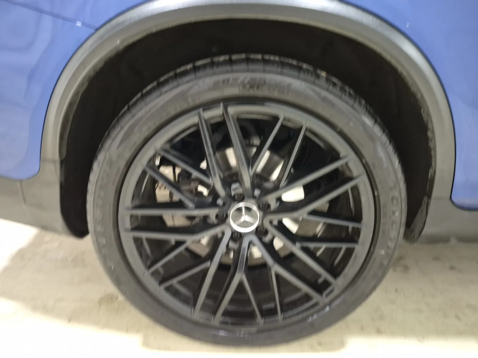 Right Rear Wheel/Tire Photo