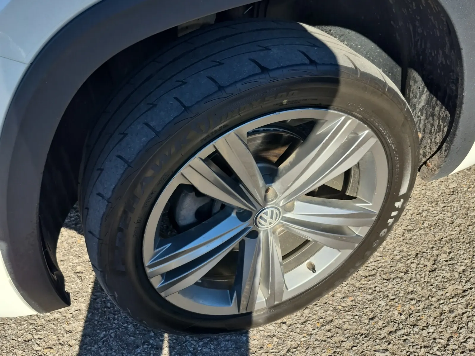 Front driver wheel/tire photo