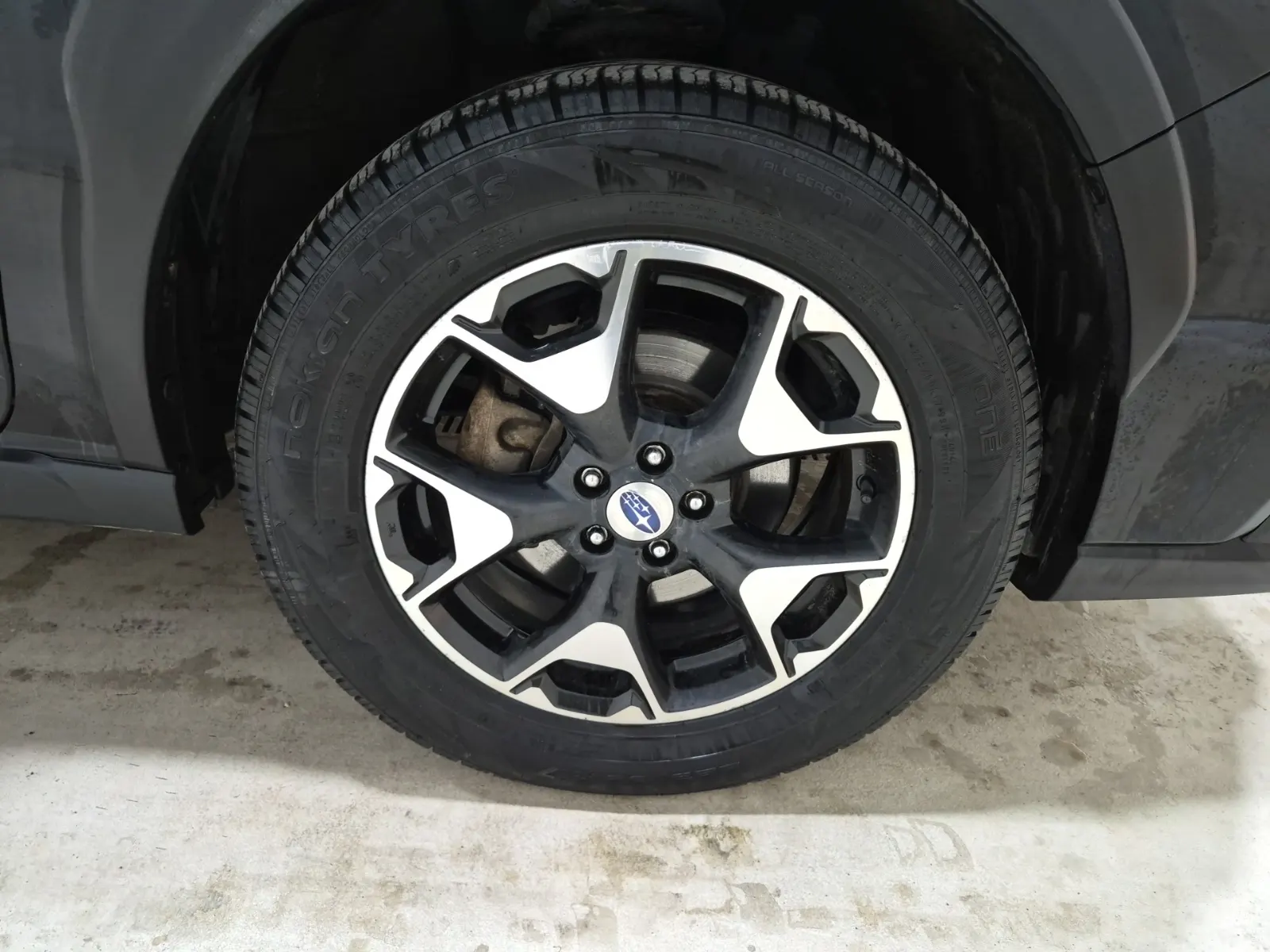 Right Front Wheel/Tire Photo
