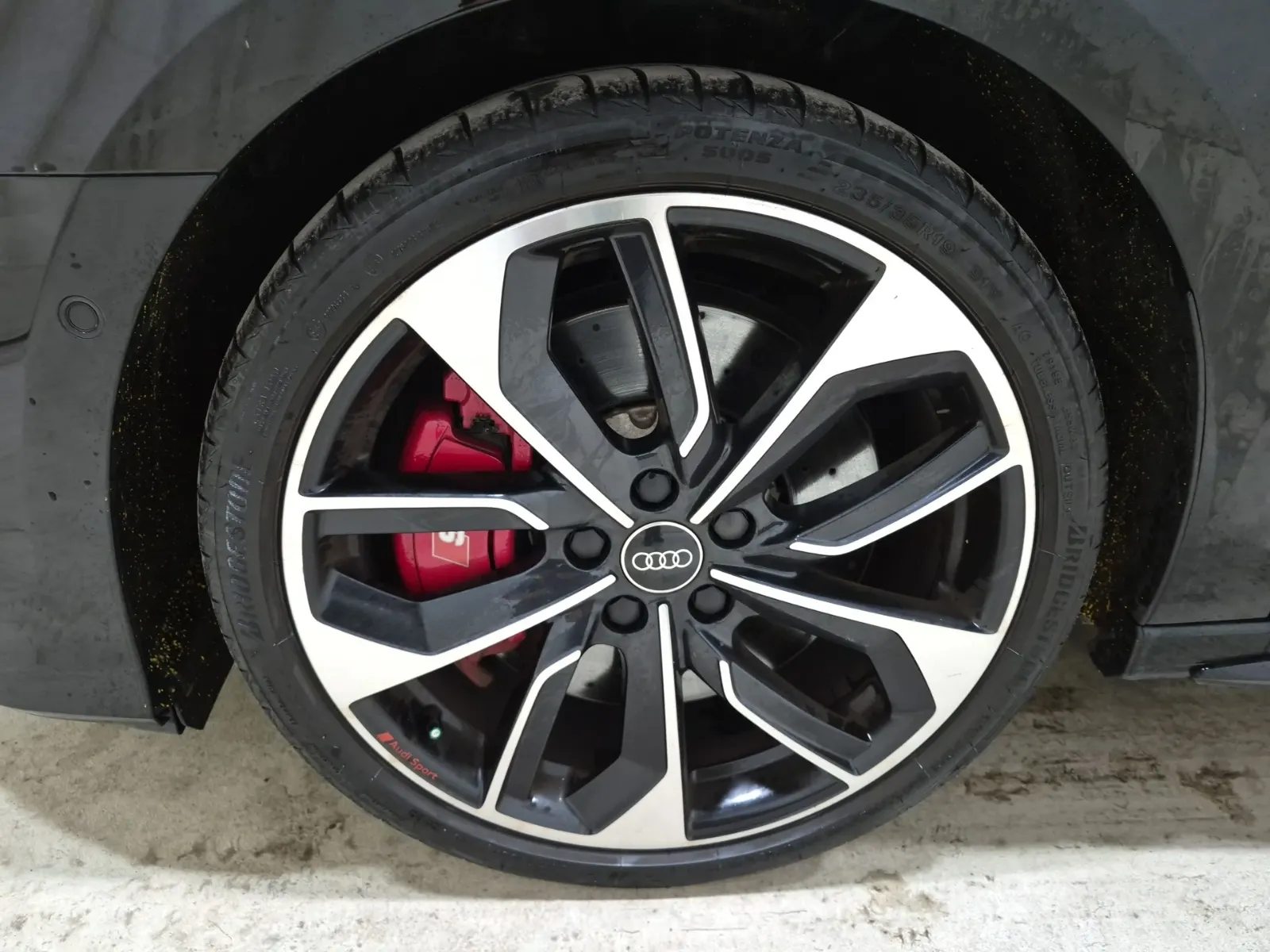 Front driver wheel/tire photo