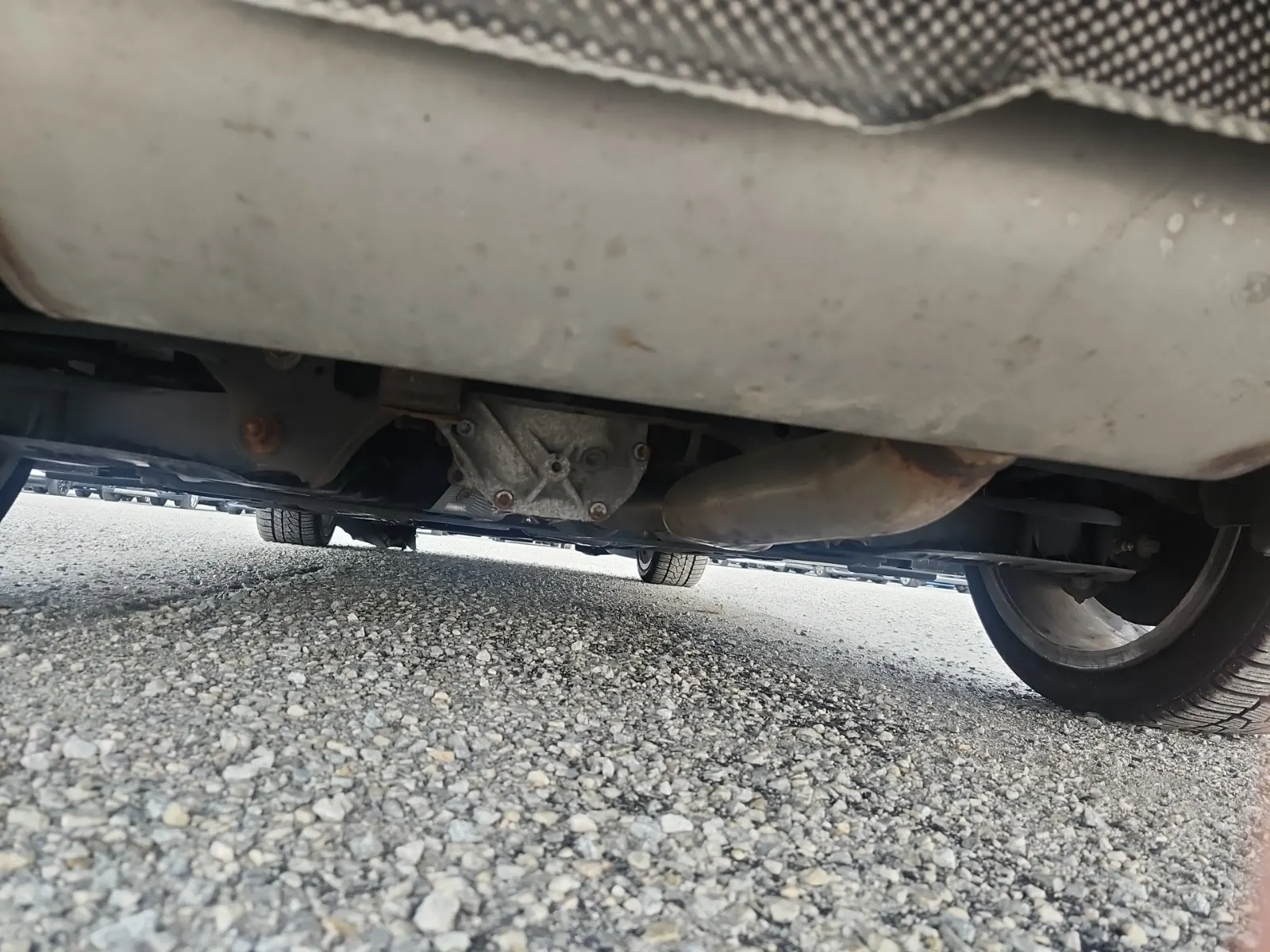 Undercarriage - Rear Photo
