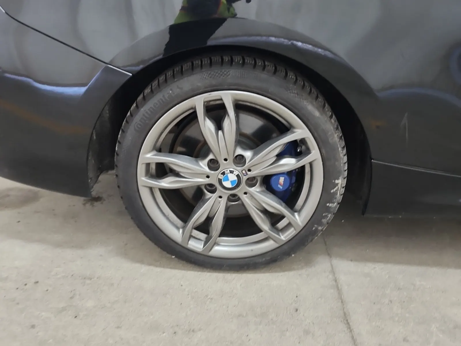 Right Rear Wheel/Tire Photo