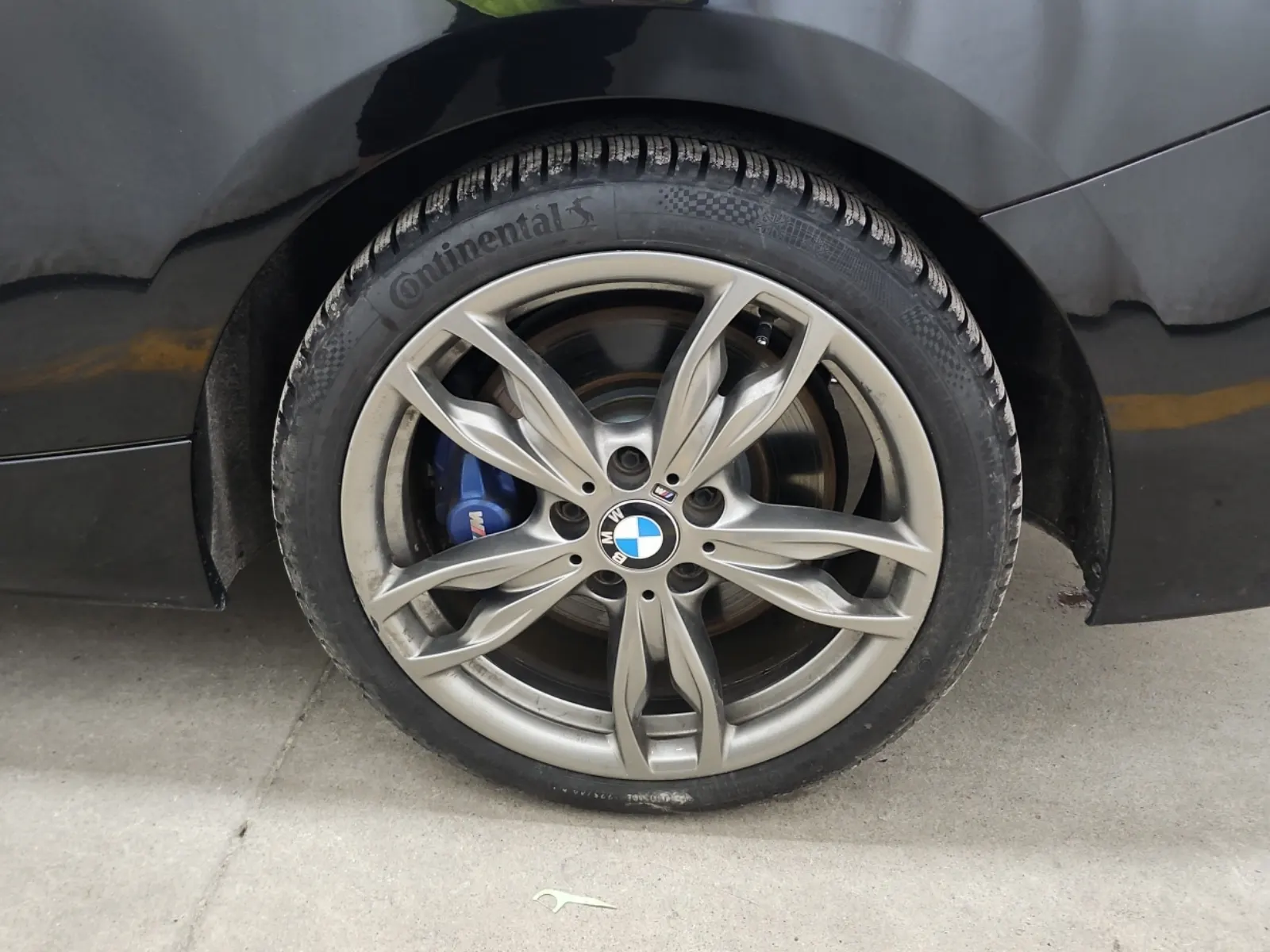 Left Rear Wheel/Tire Photo