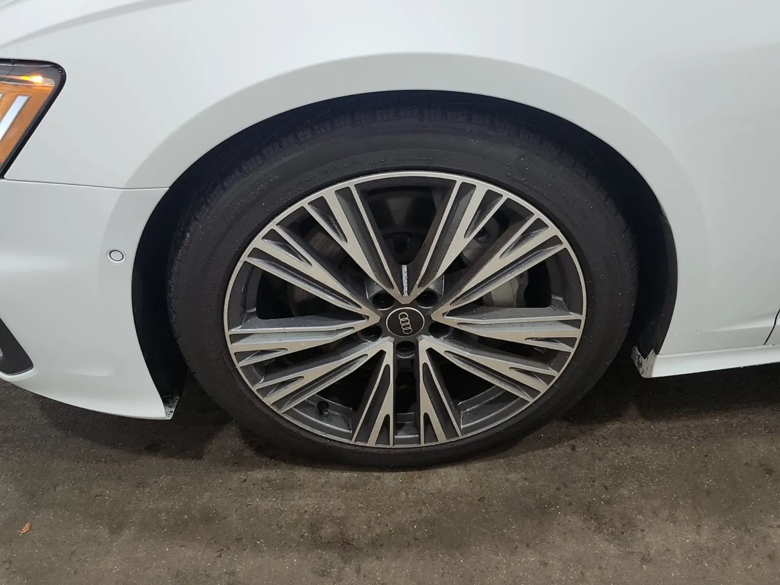 Front driver wheel/tire photo