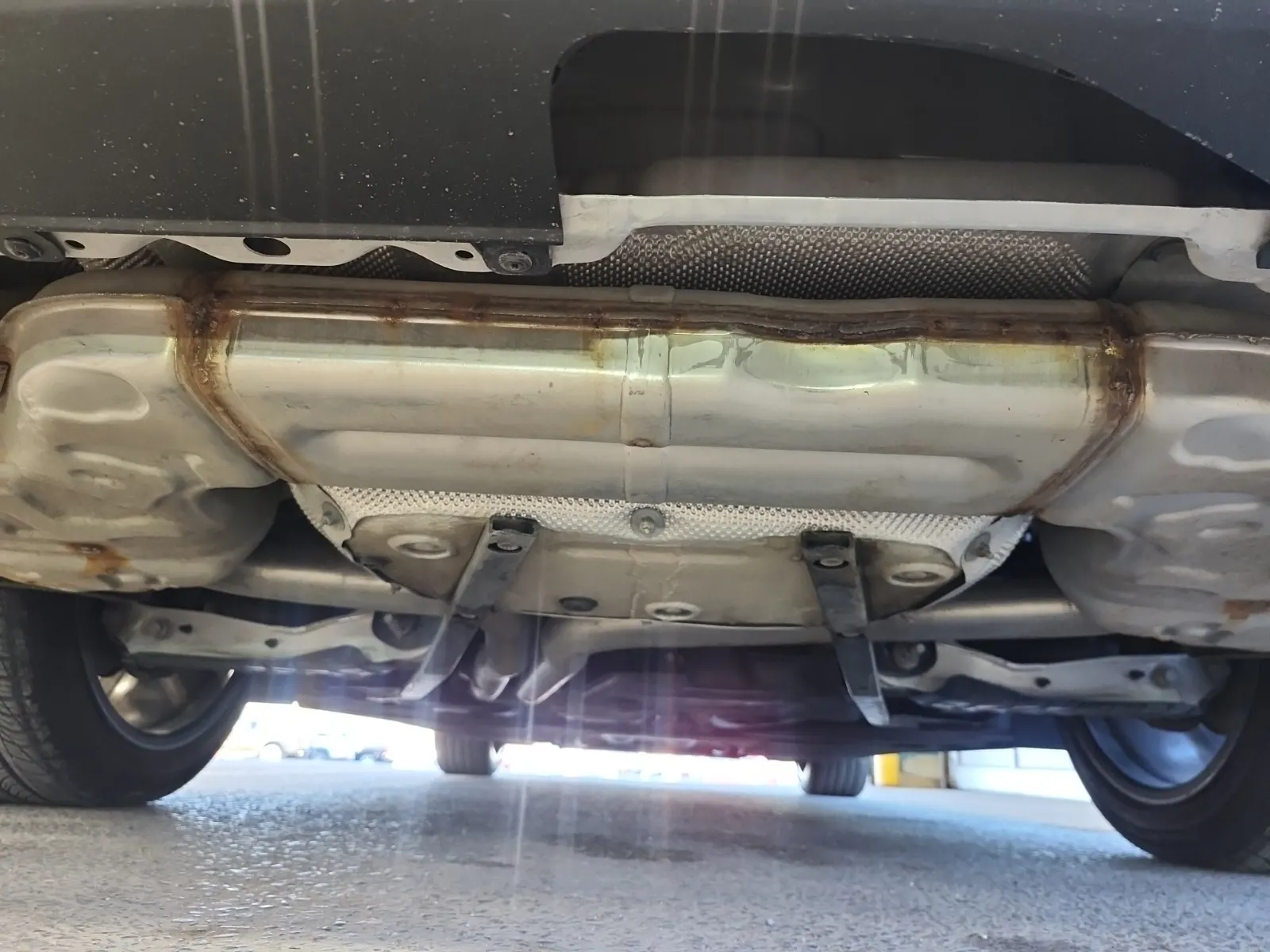 Undercarriage - Rear Photo