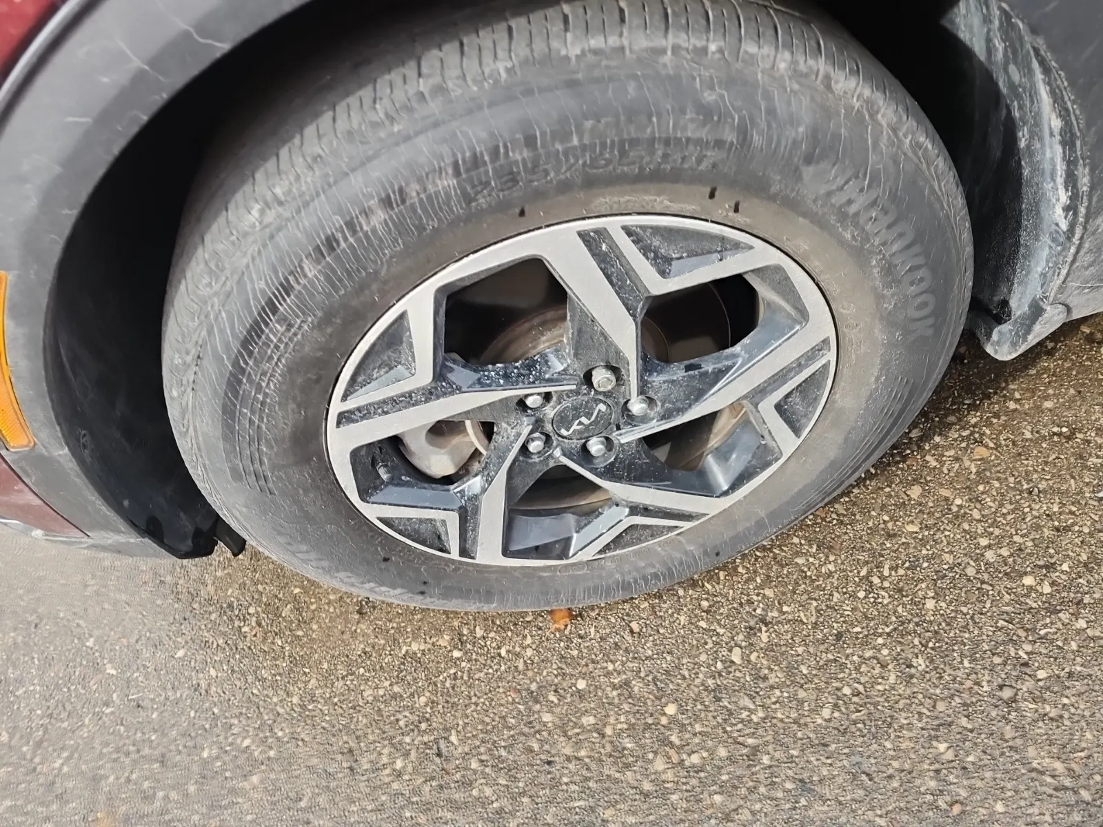Front driver wheel/tire photo