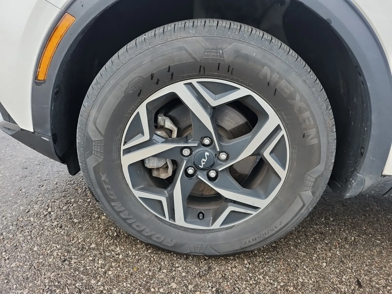 Front driver wheel/tire photo