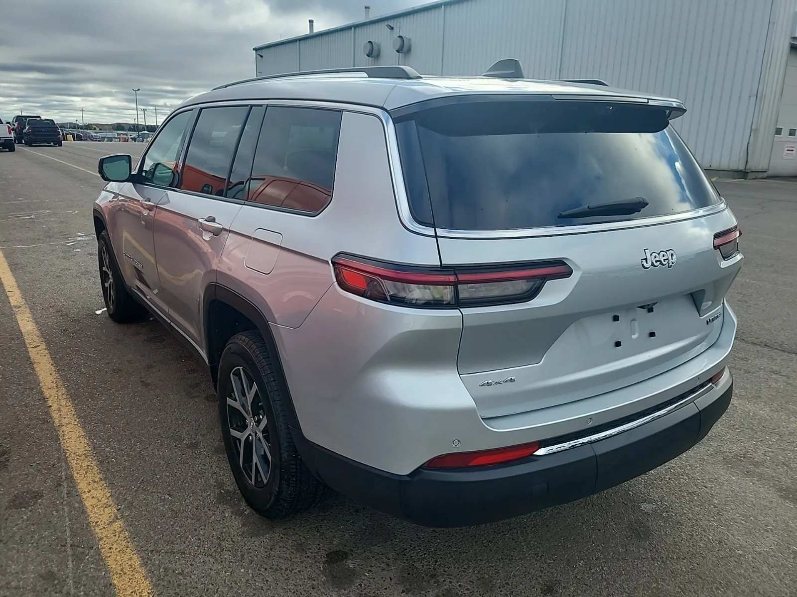 Driver Rear 3/4 Photo