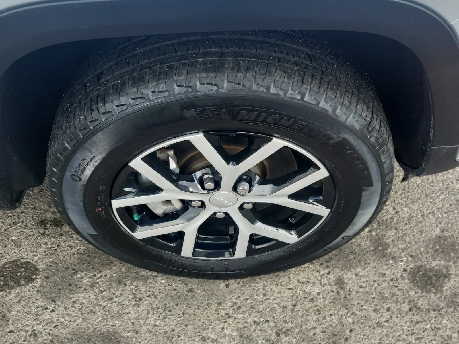 Right Front Wheel/Tire Photo