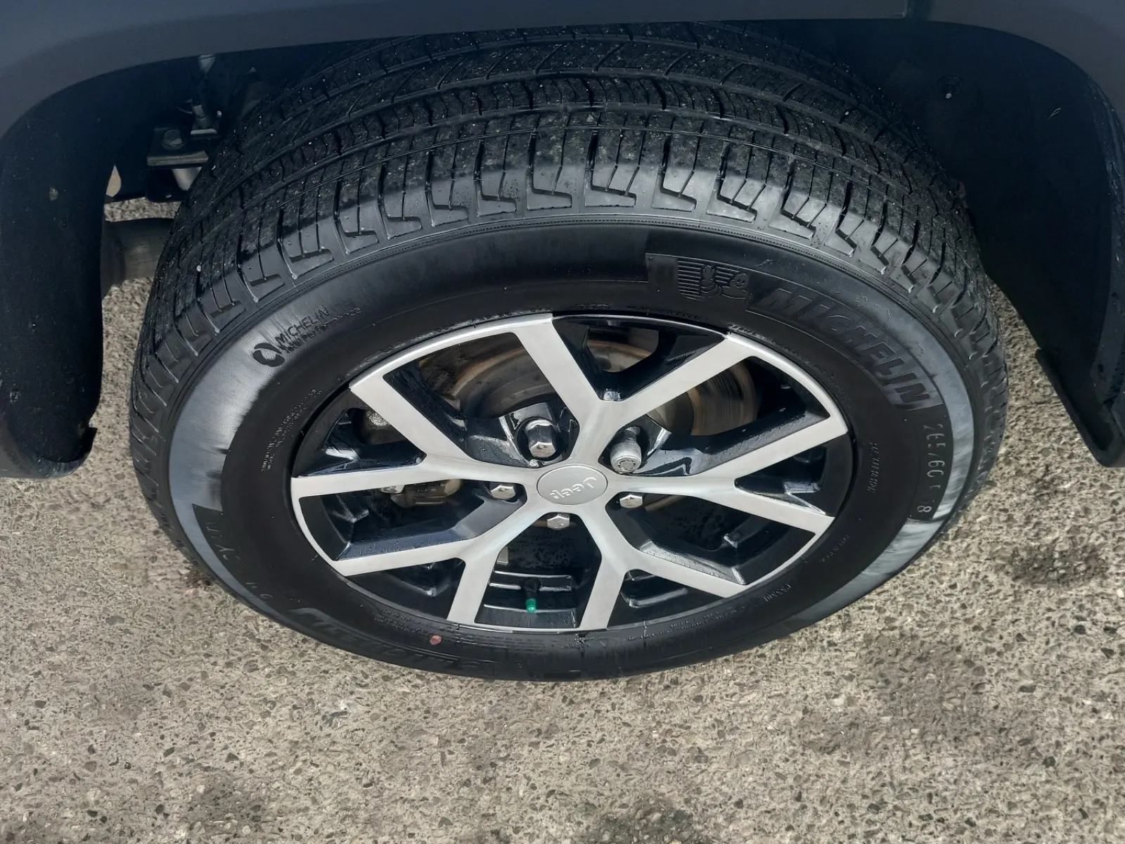 Right Rear Wheel/Tire Photo